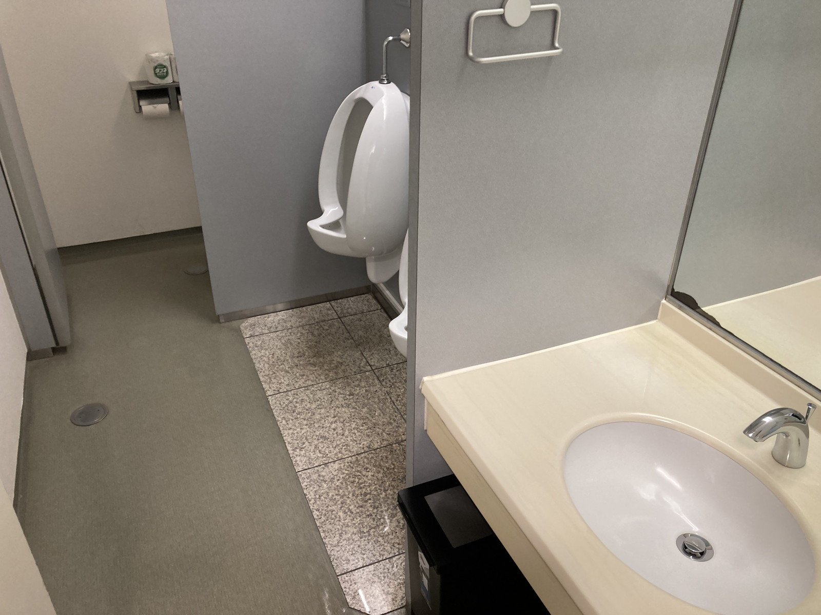 男性用トイレ