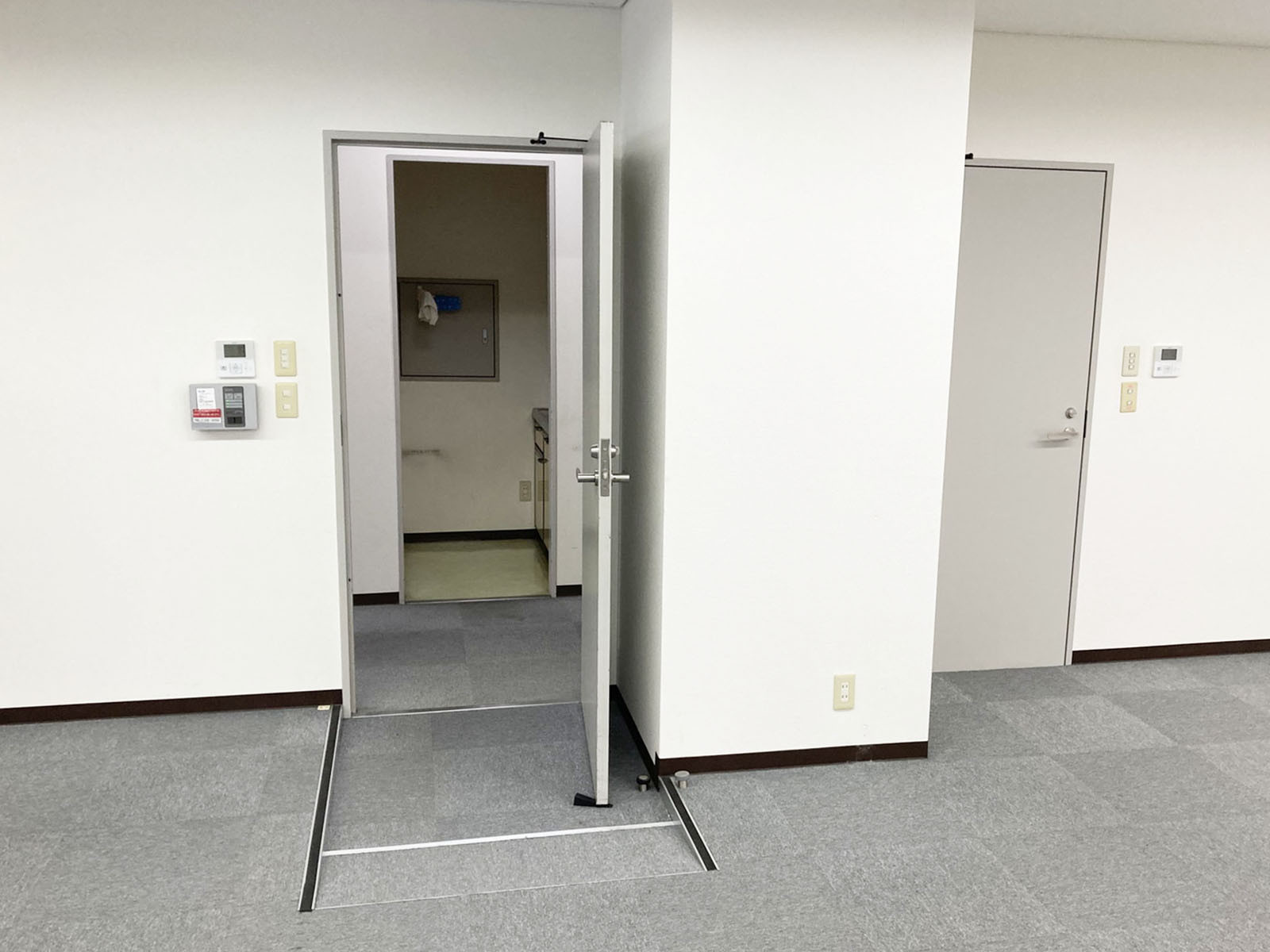 貸室出入口