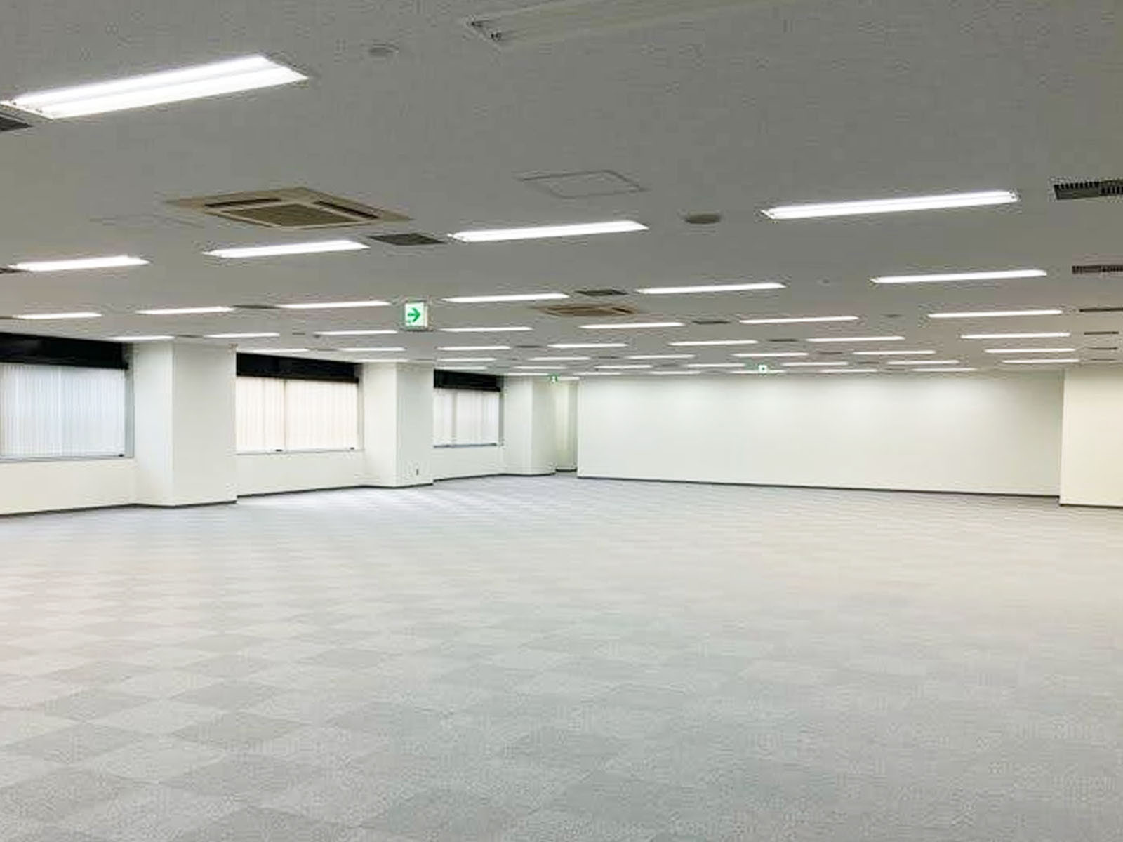 オフィス室内参考画像