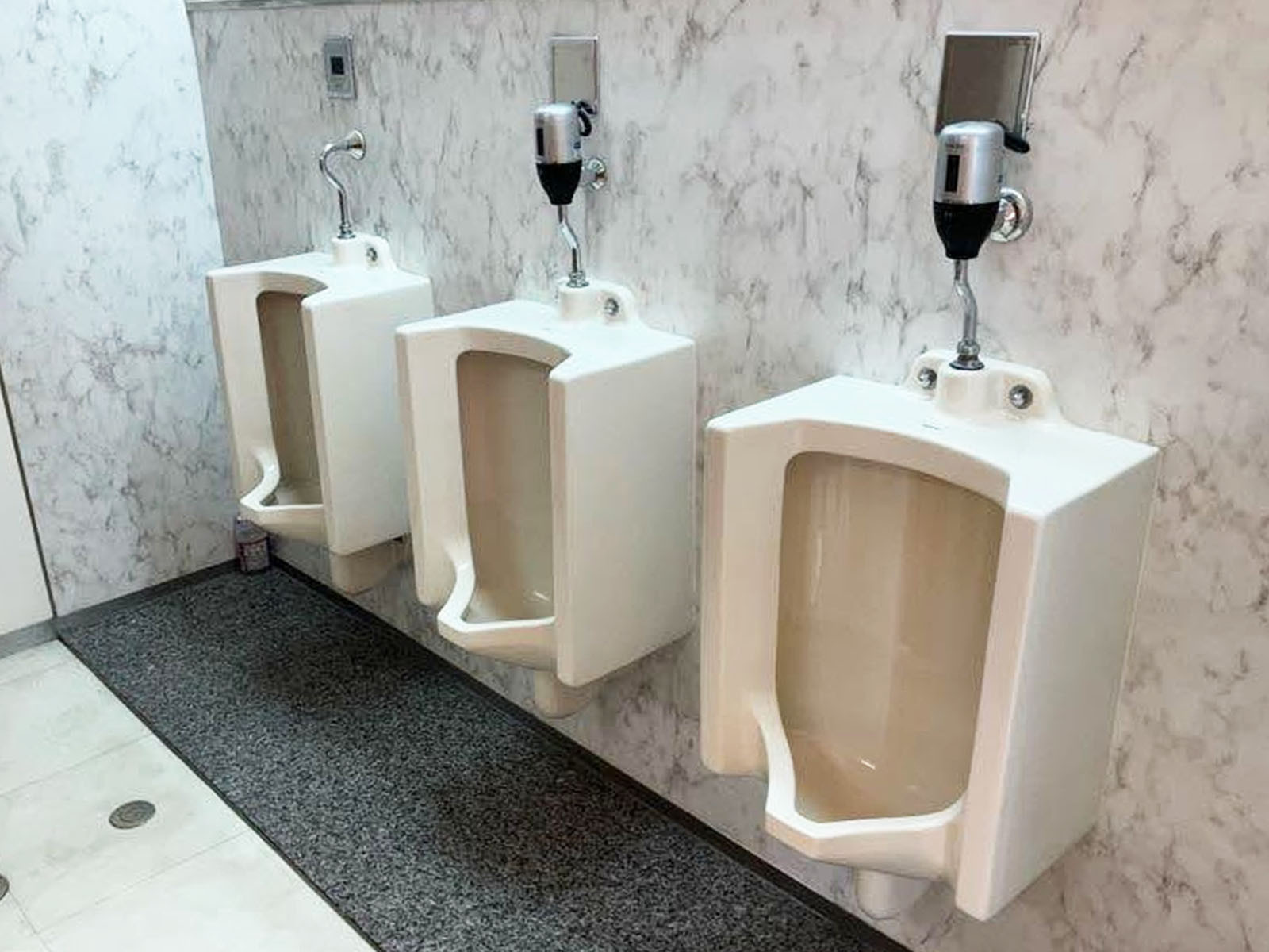 男性用トイレ