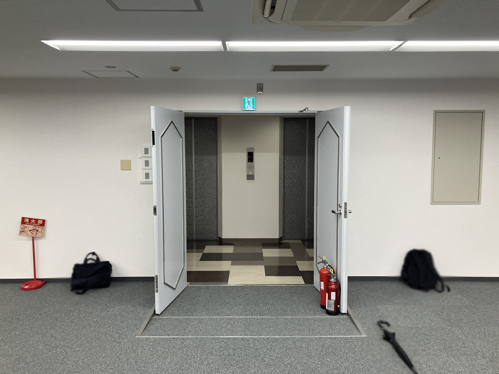 貸室出入り口