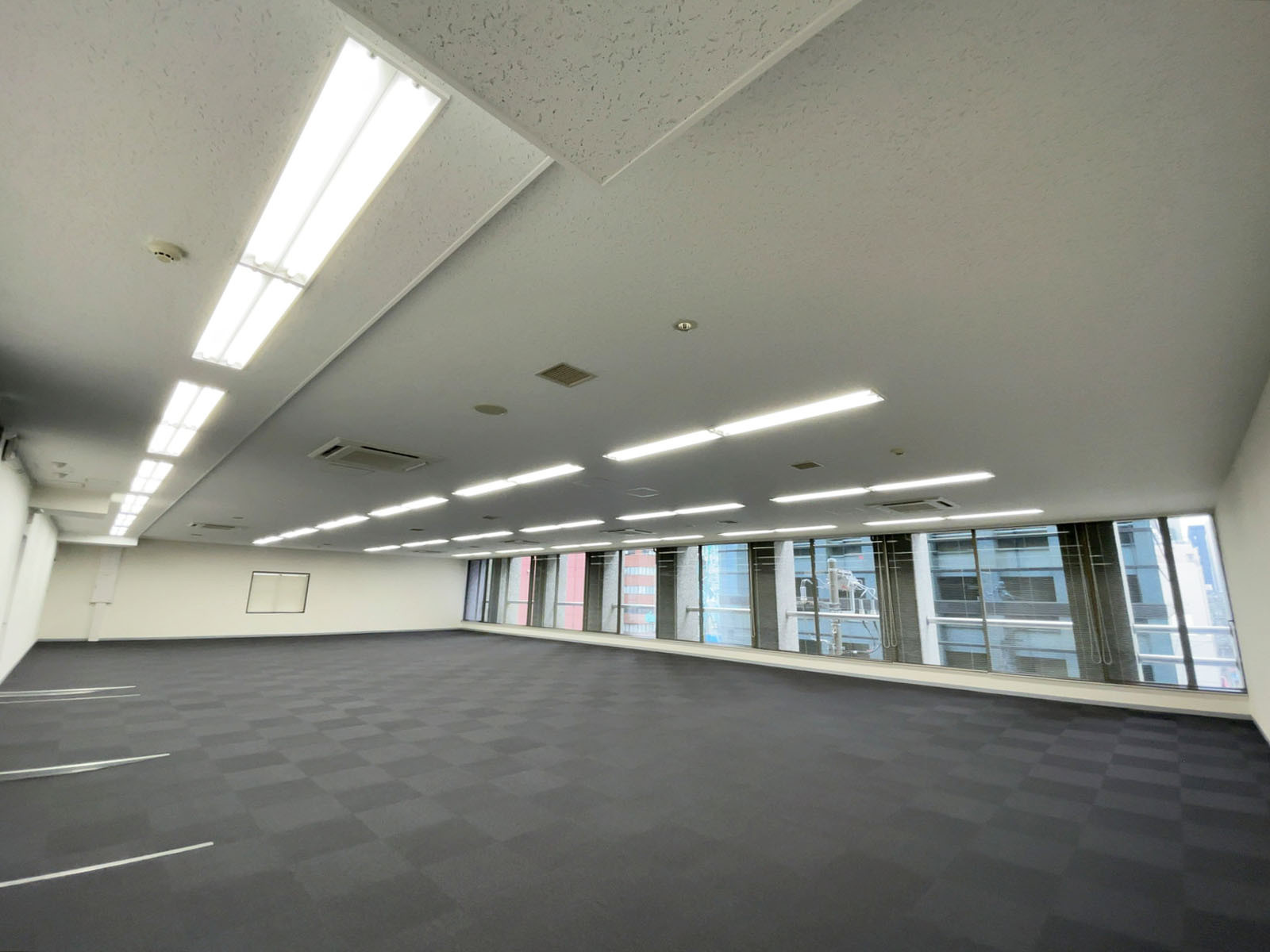同フロア別室の様子(3階・約75坪)