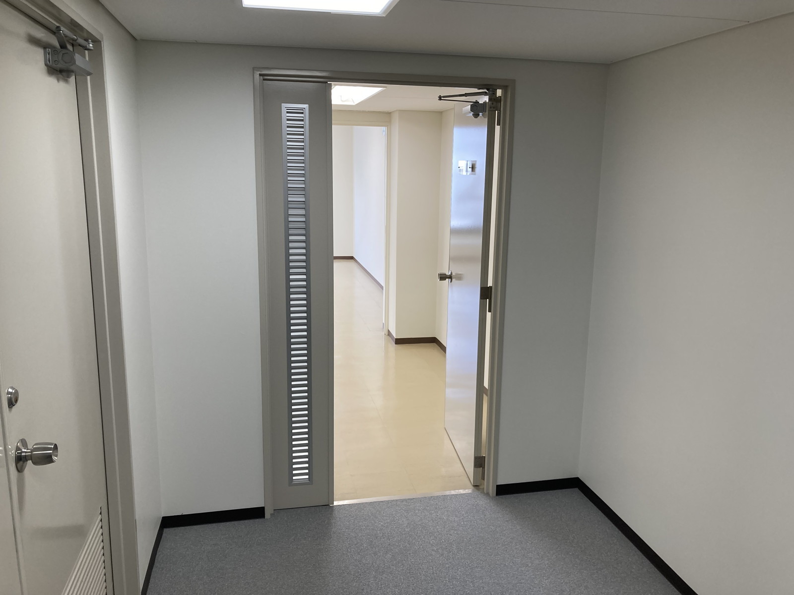 貸室出入り口