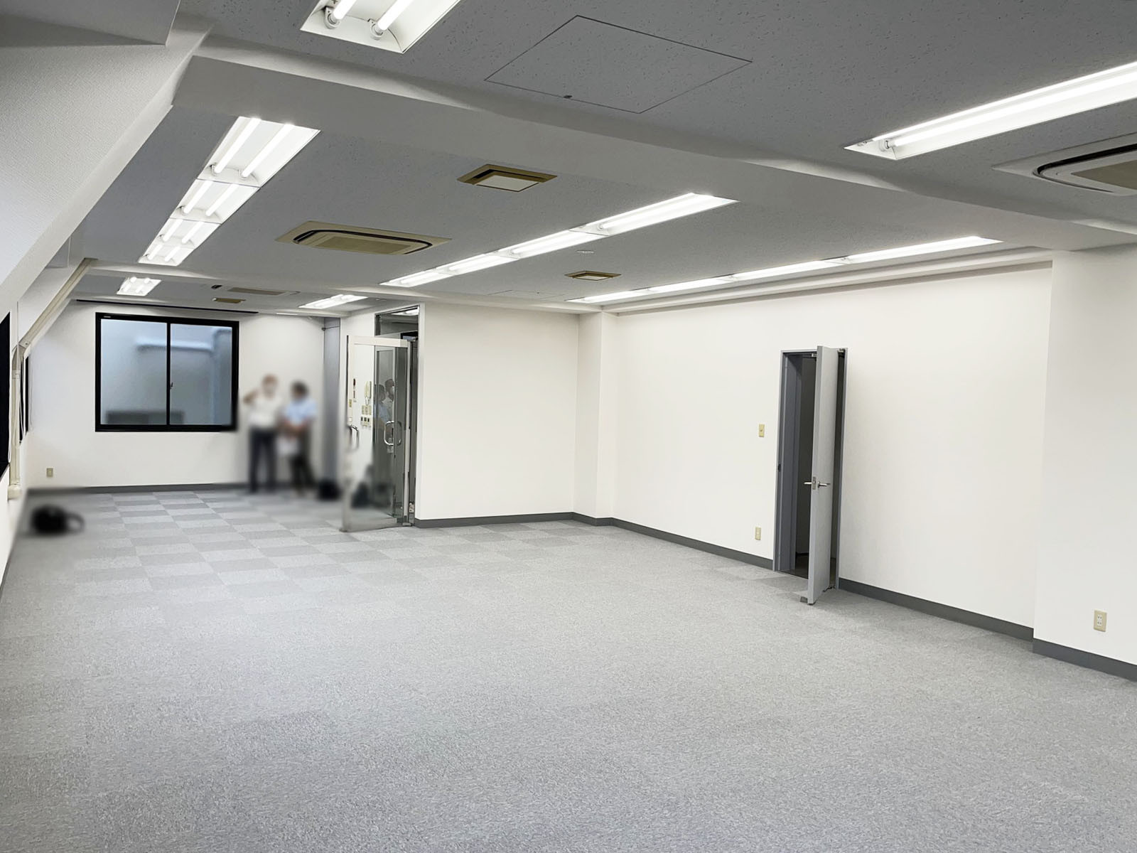 別角度の様子