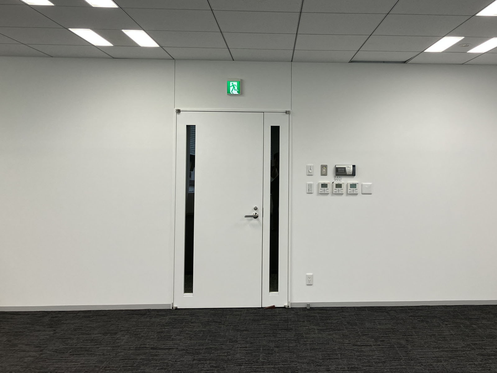 貸室出入り口