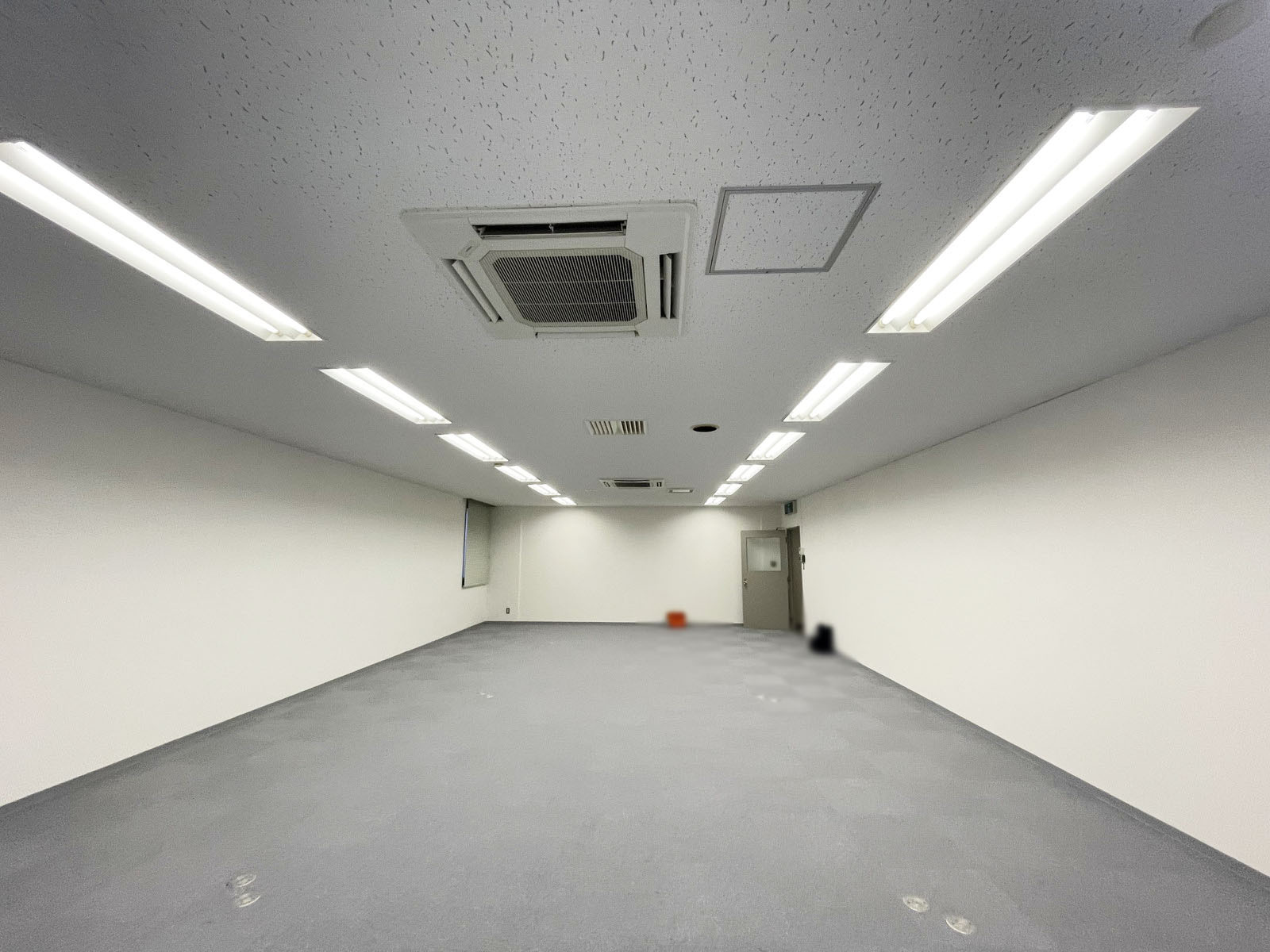 シンプルな室内
