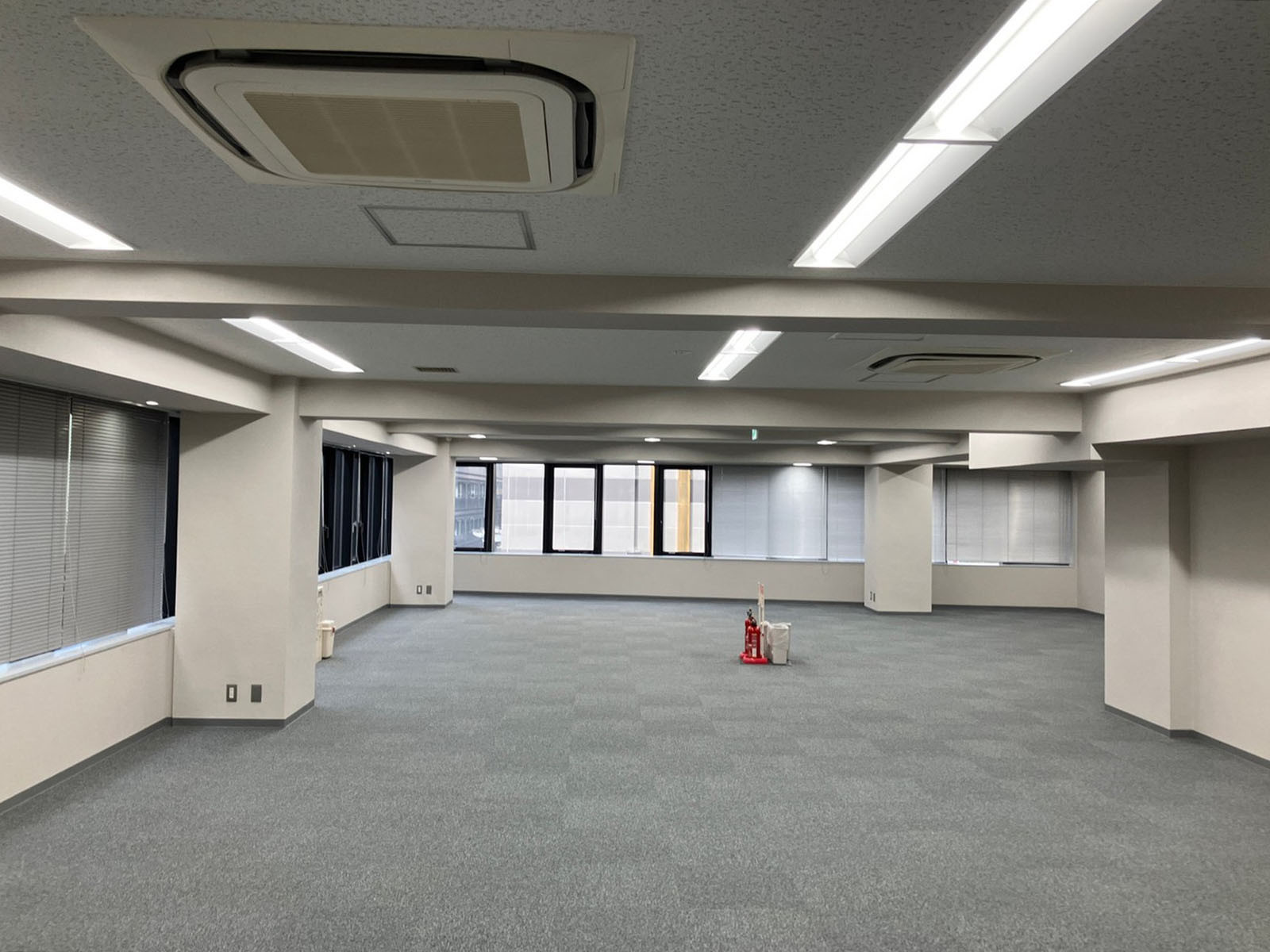 オフィス室内参考画像