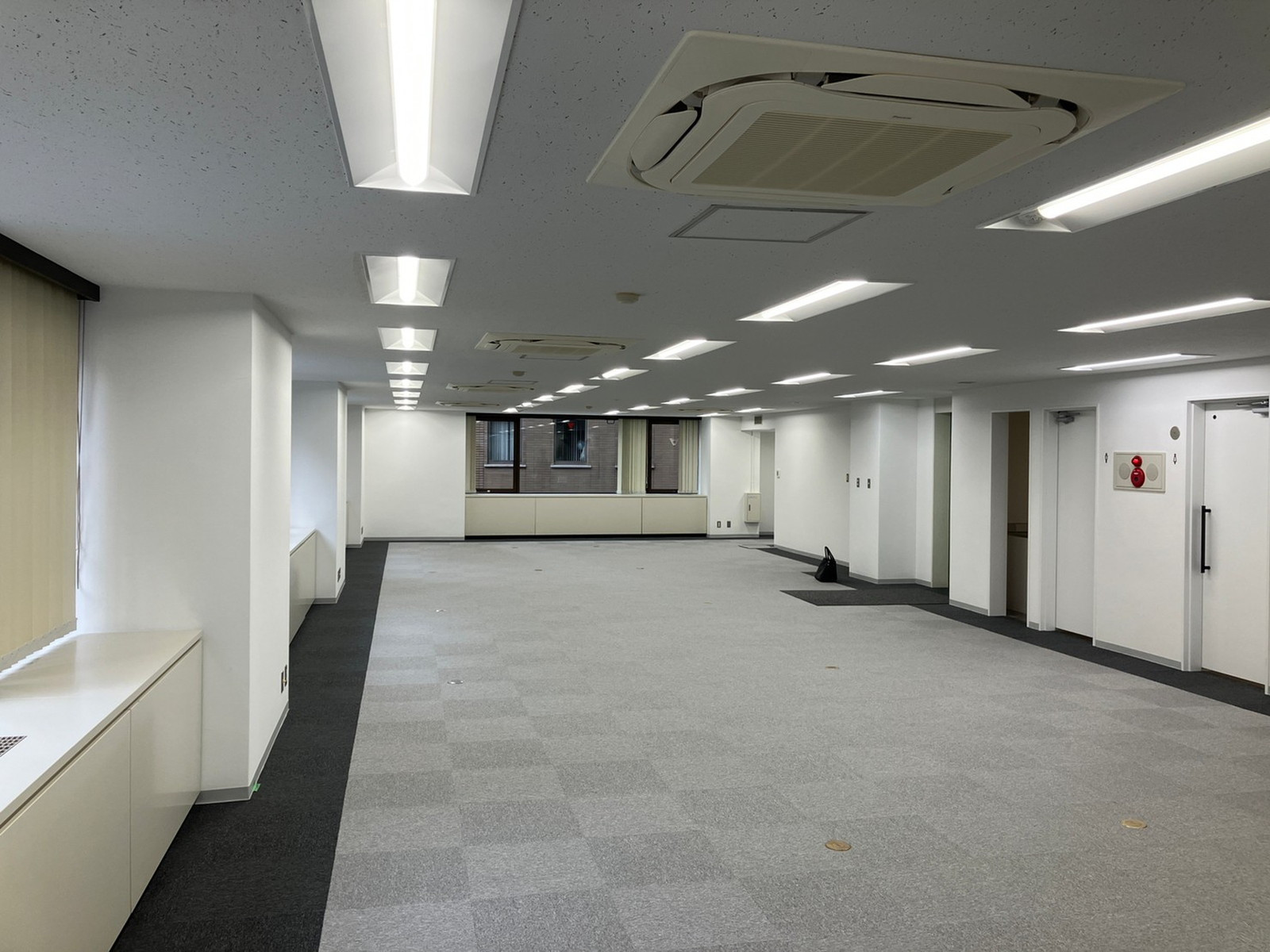 オフィス室内参考画像
