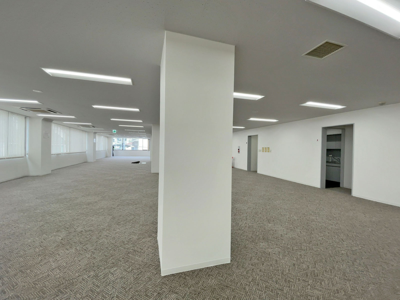 室内には柱あり