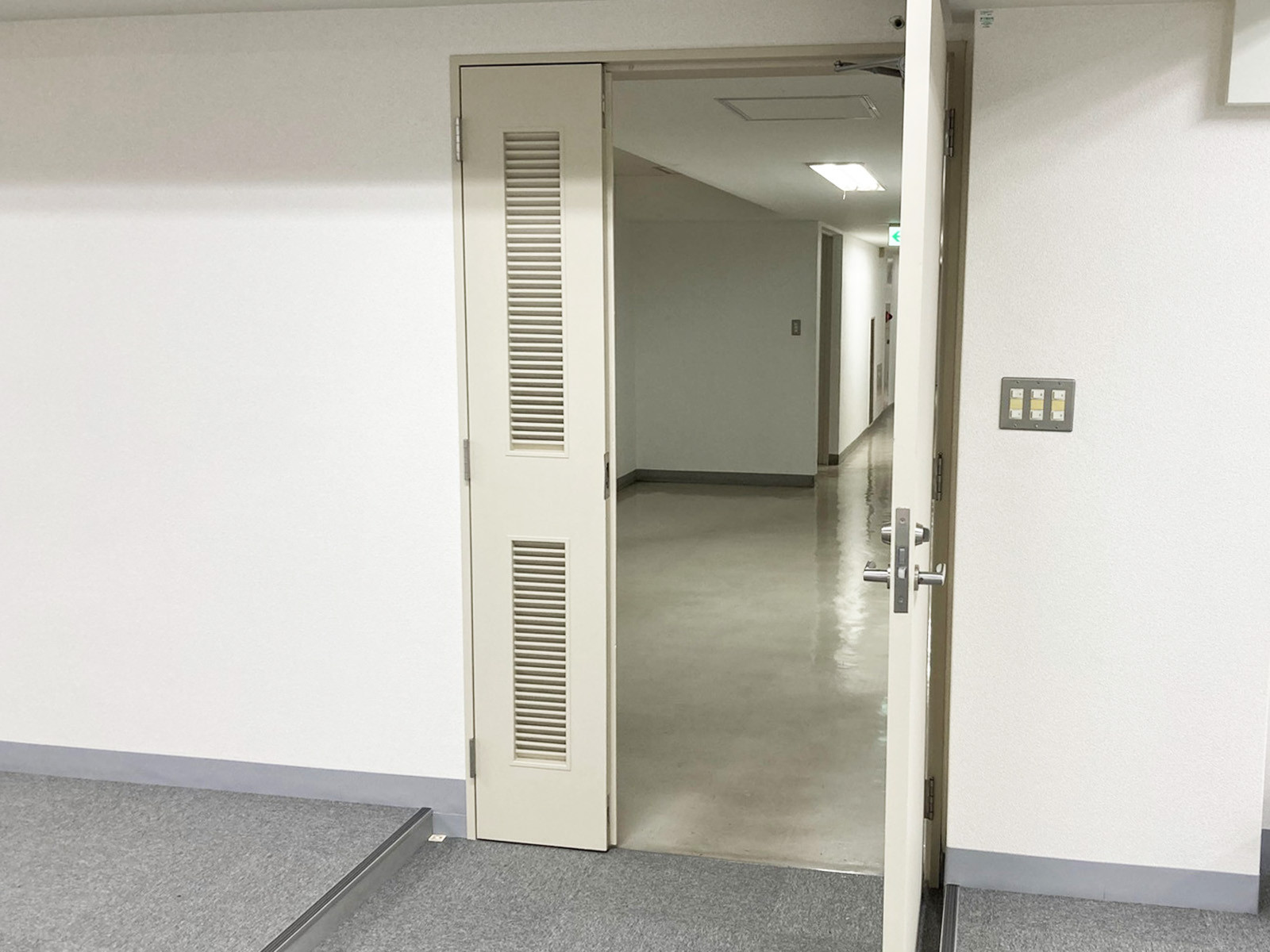貸室出入口