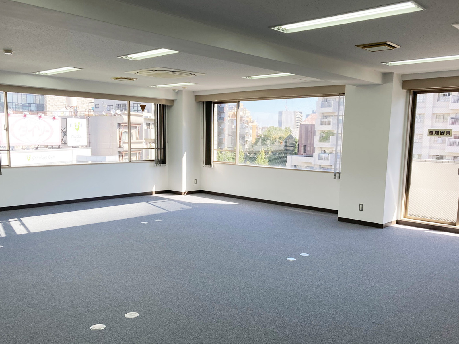 オフィス室内参考画像