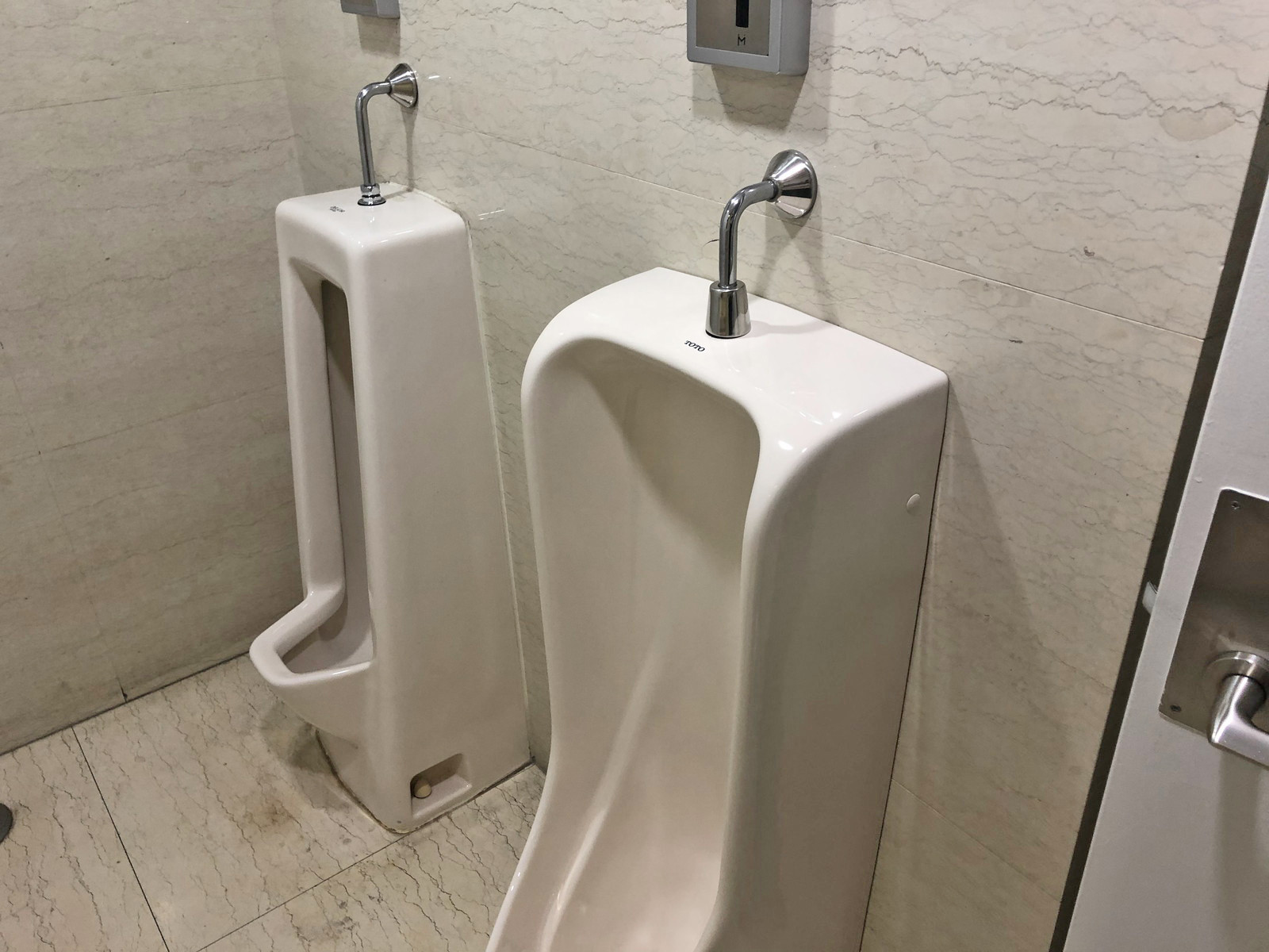 男性用トイレ