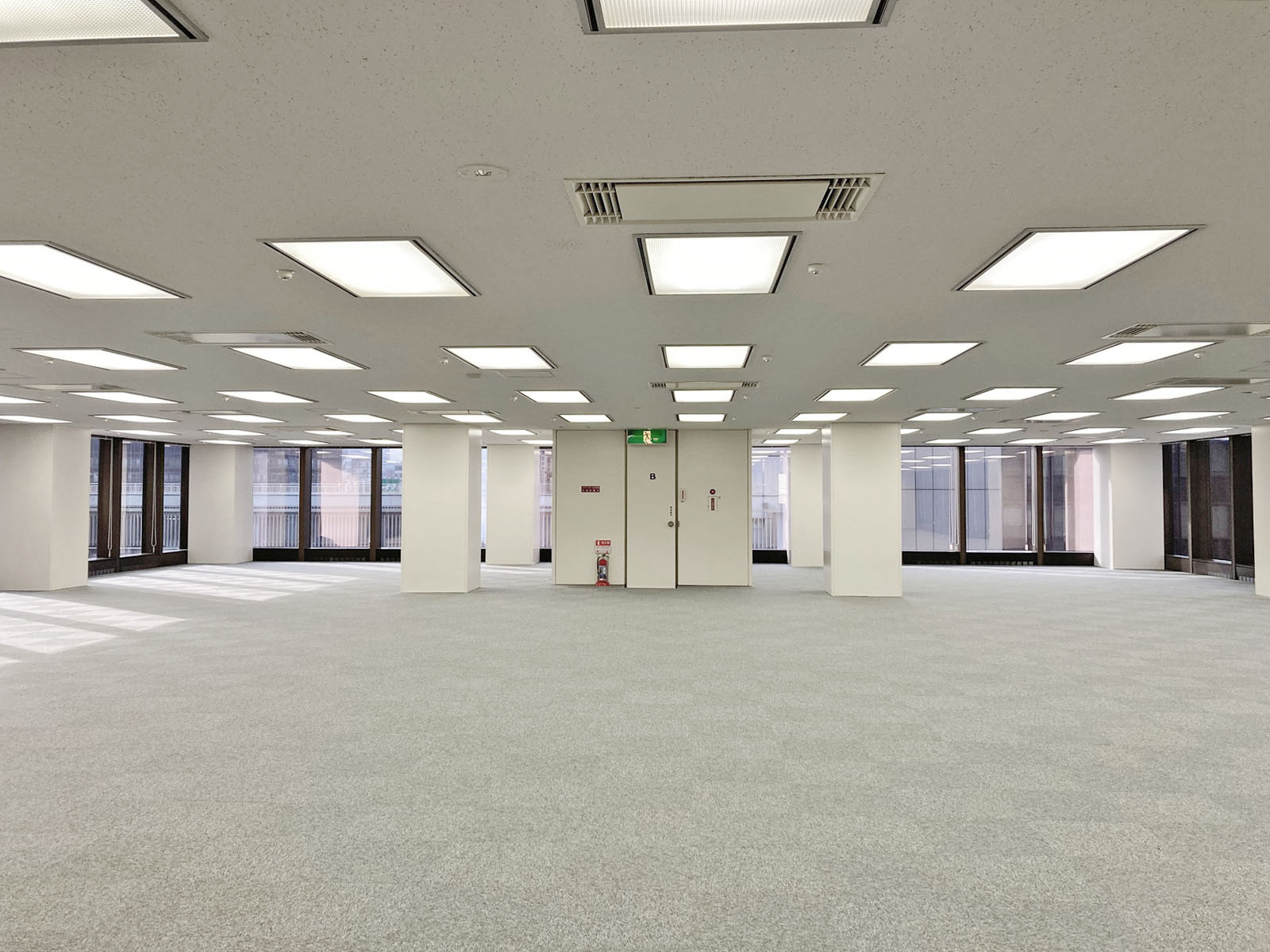 オフィス室内参考画像