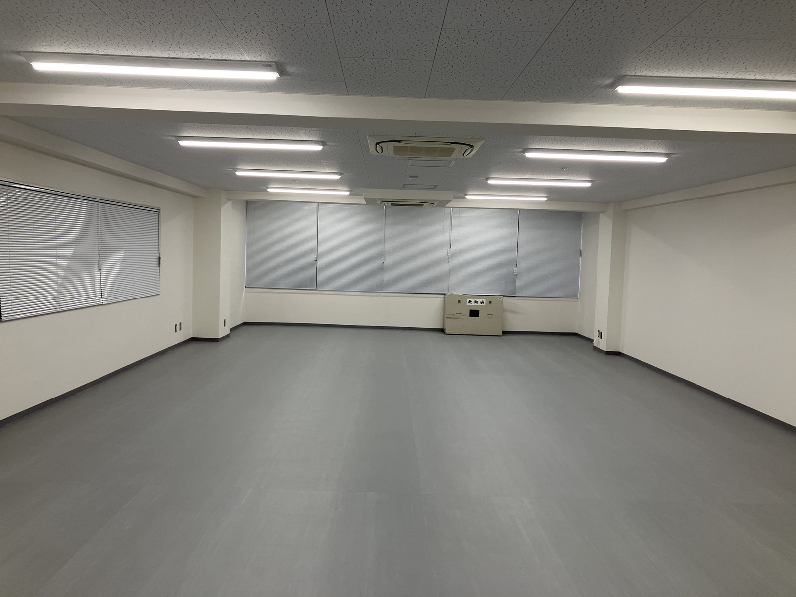 オフィス室内参考画像