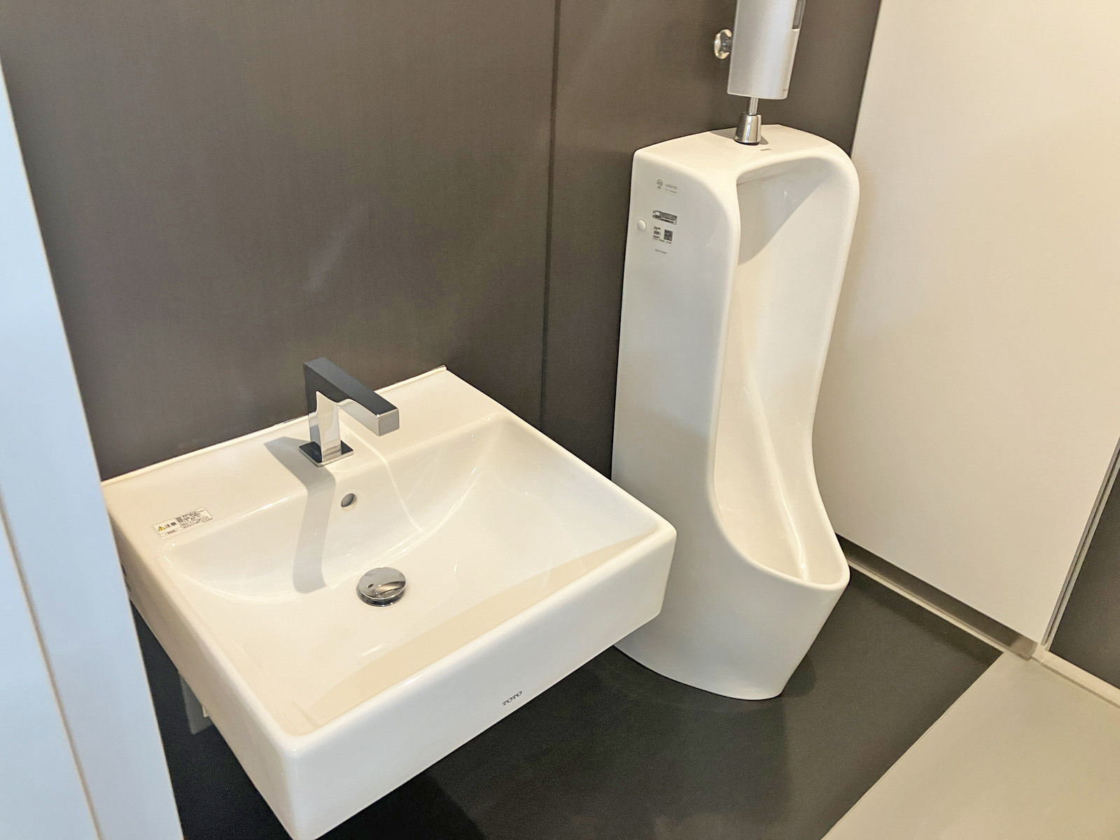 男性用トイレ
