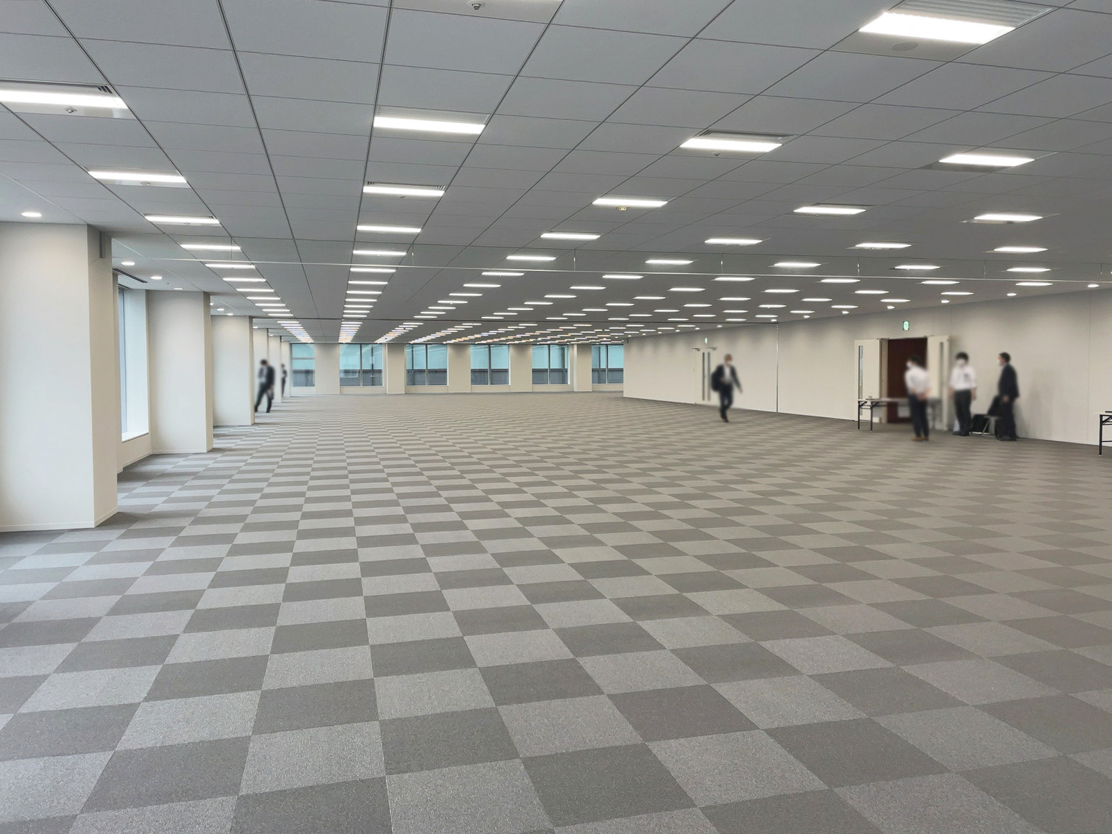 貸室奥側から見た室内