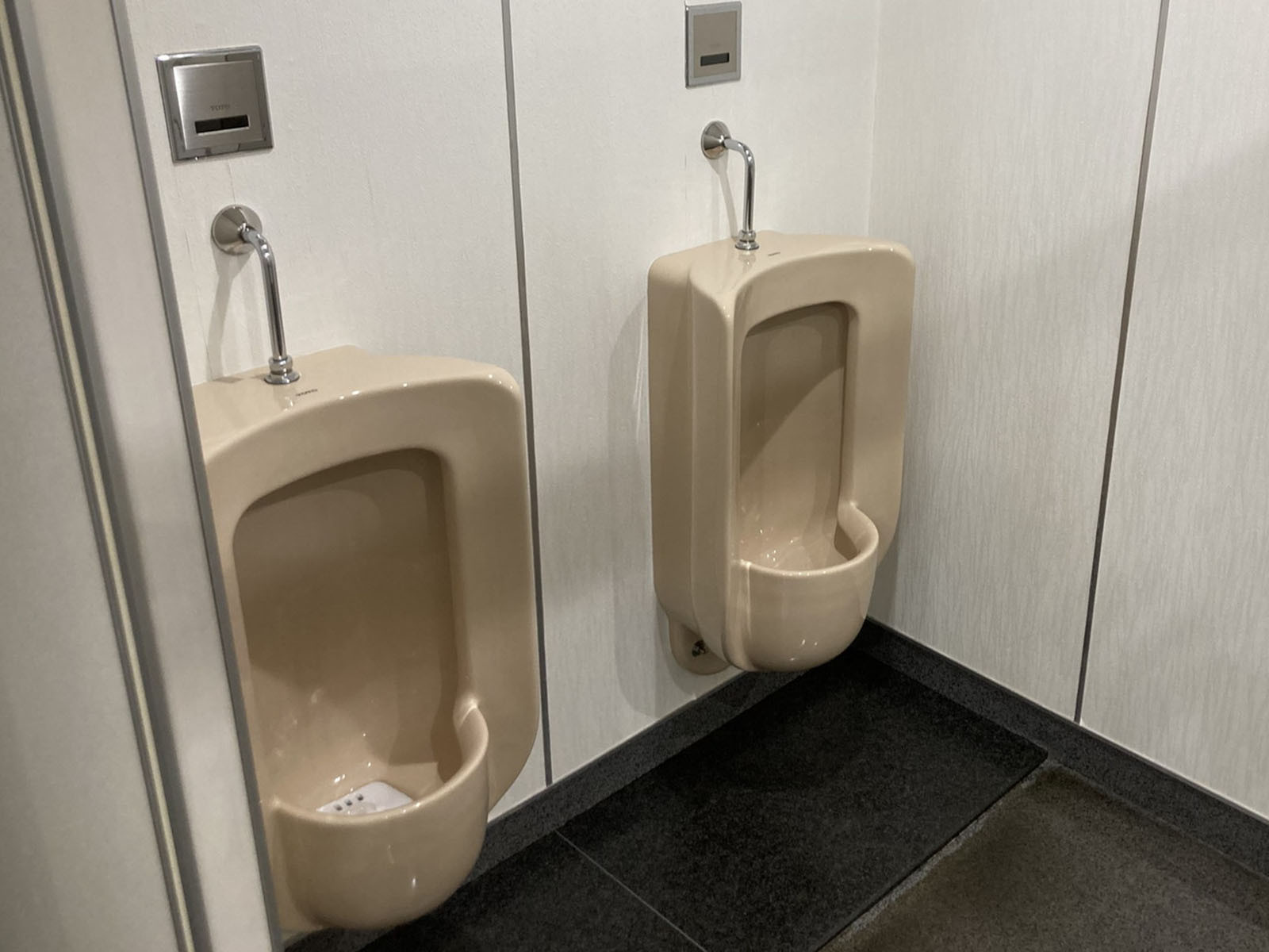 男性用トイレ