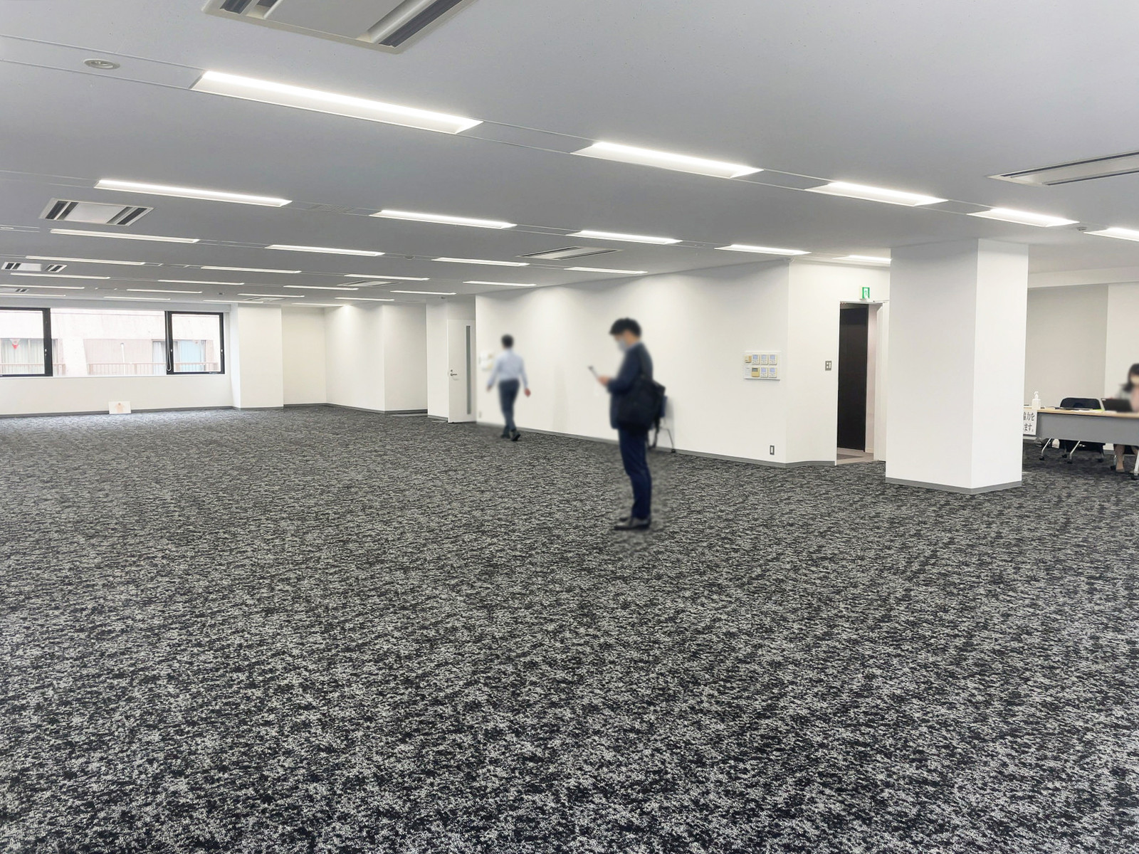 貸室奥側から見た室内