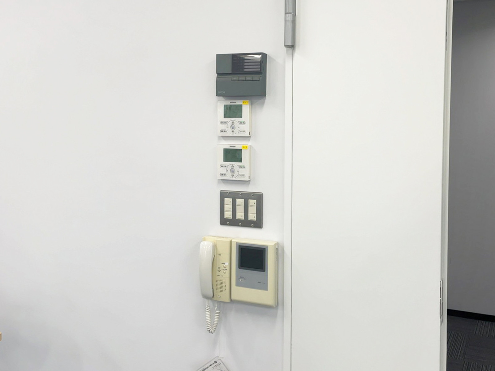 スイッチ類・インターホン