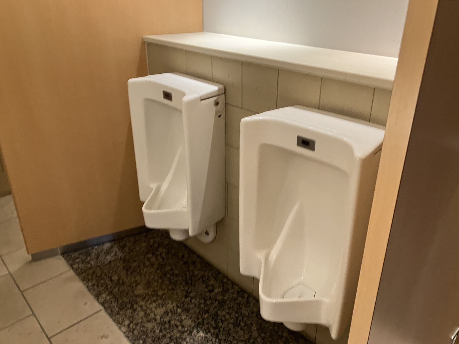 男性用トイレ