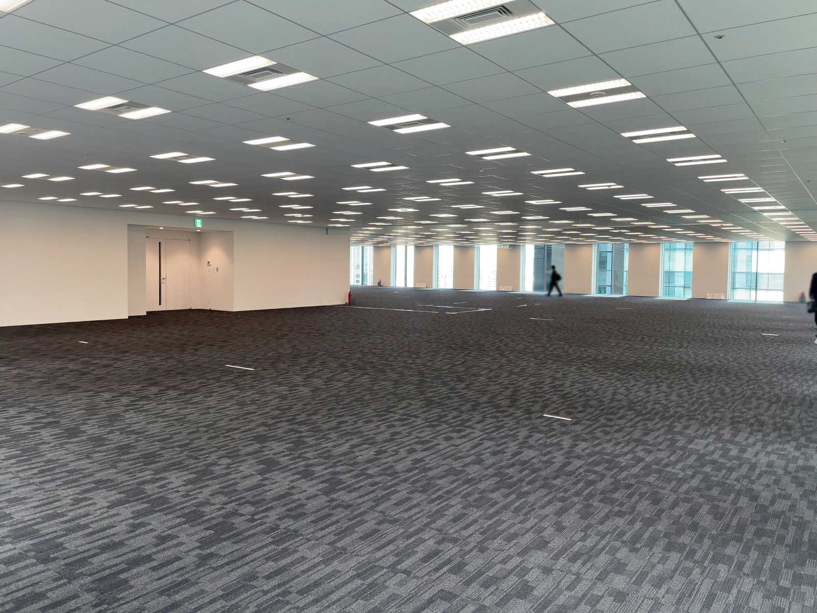 貸室奥側から見た室内