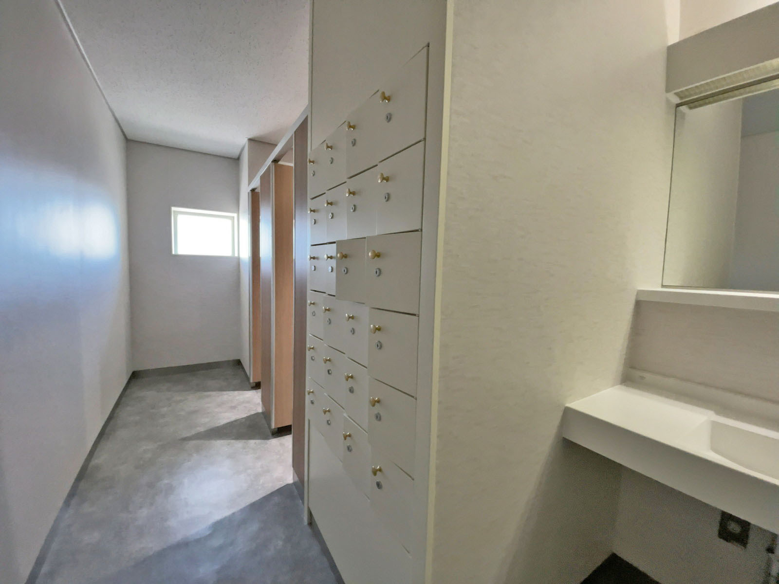 女性用トイレの小物入れ