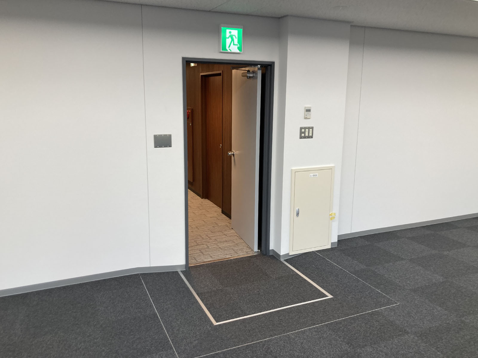 貸室出入り口