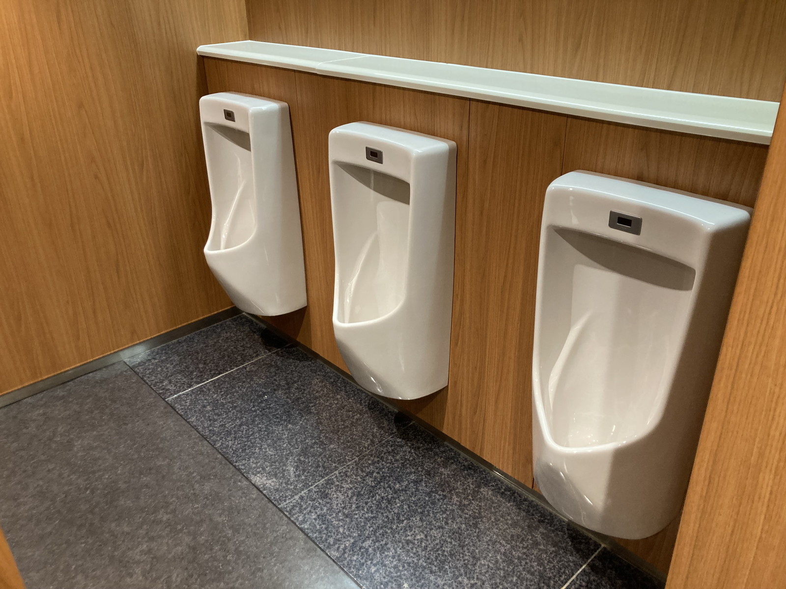 男性用トイレ