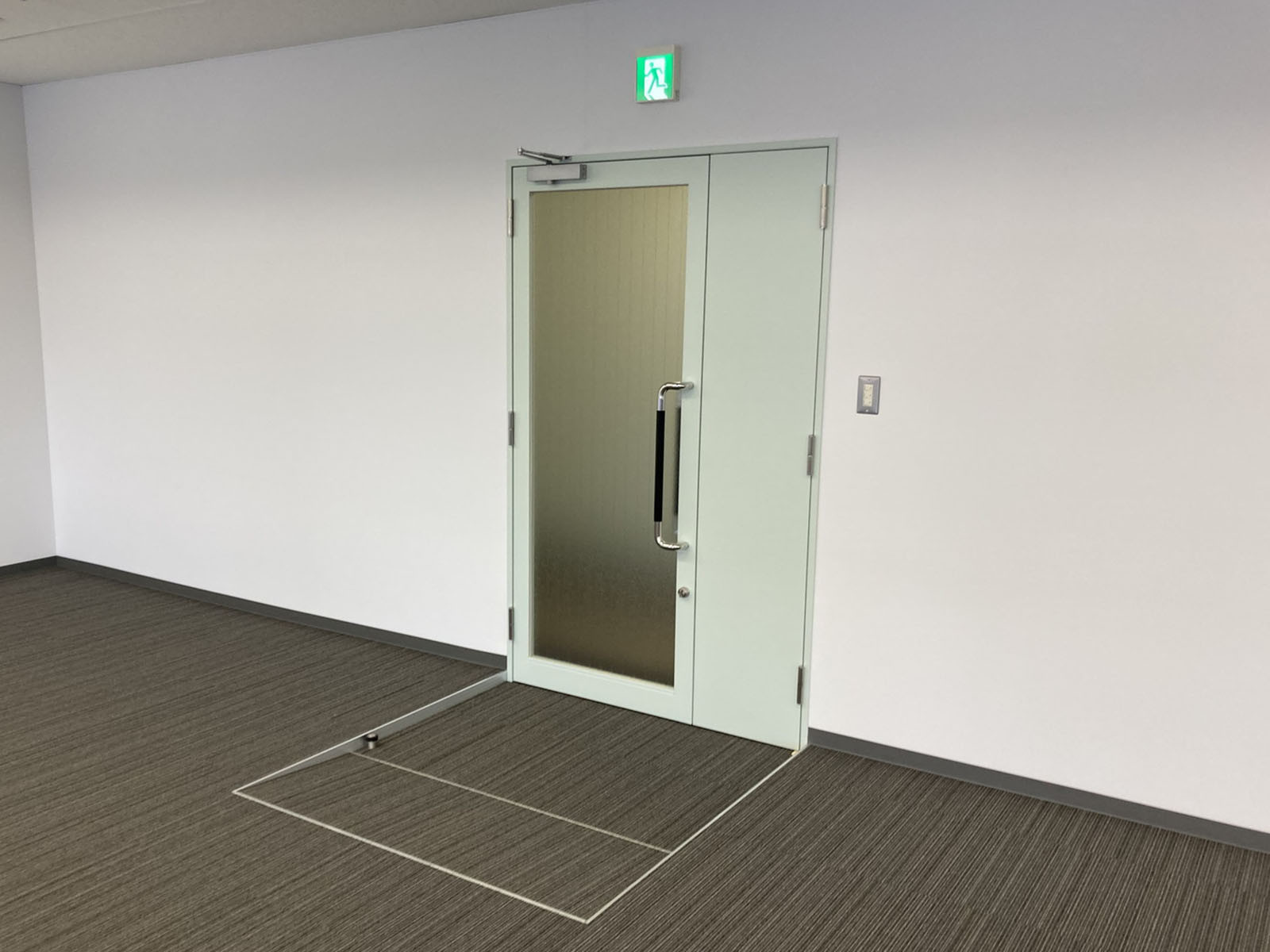 貸室出入り口