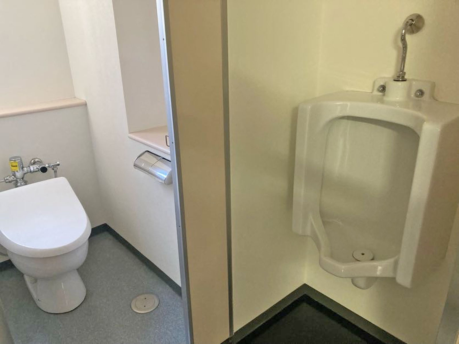 男性用トイレ