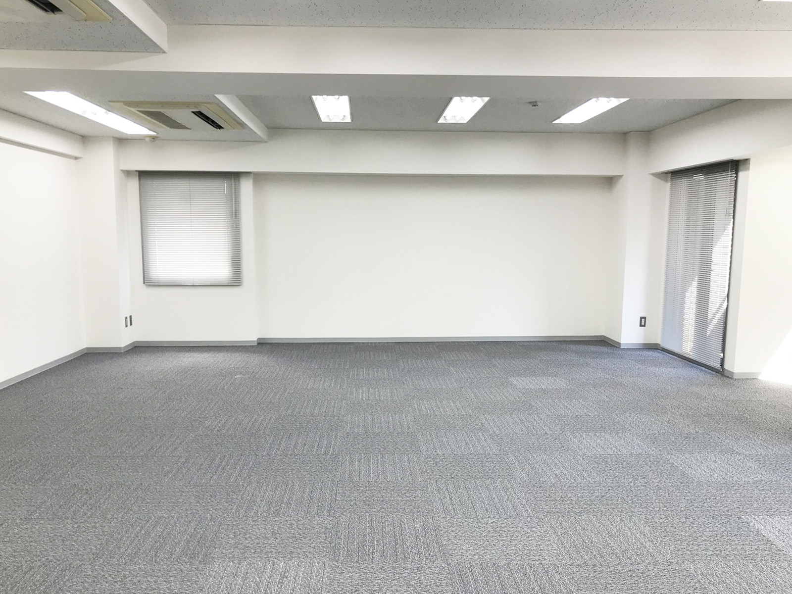 明るく室内
