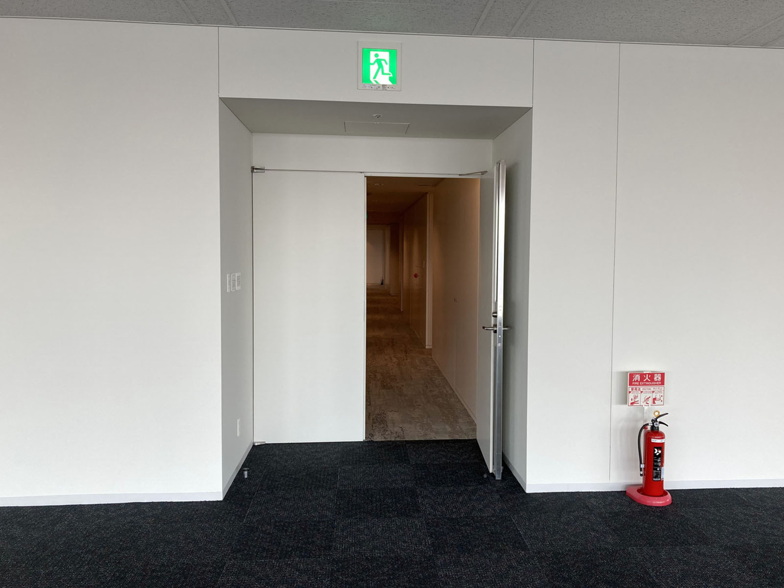 貸室出入り口