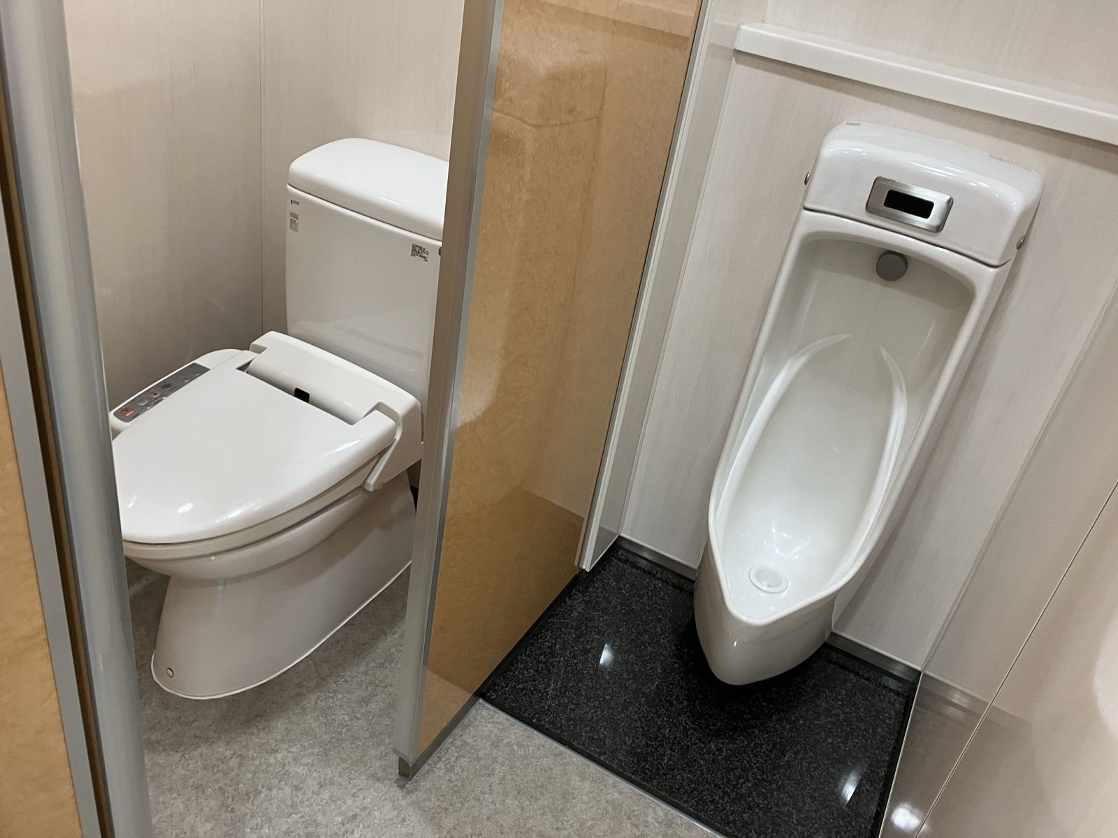 男性用トイレ
