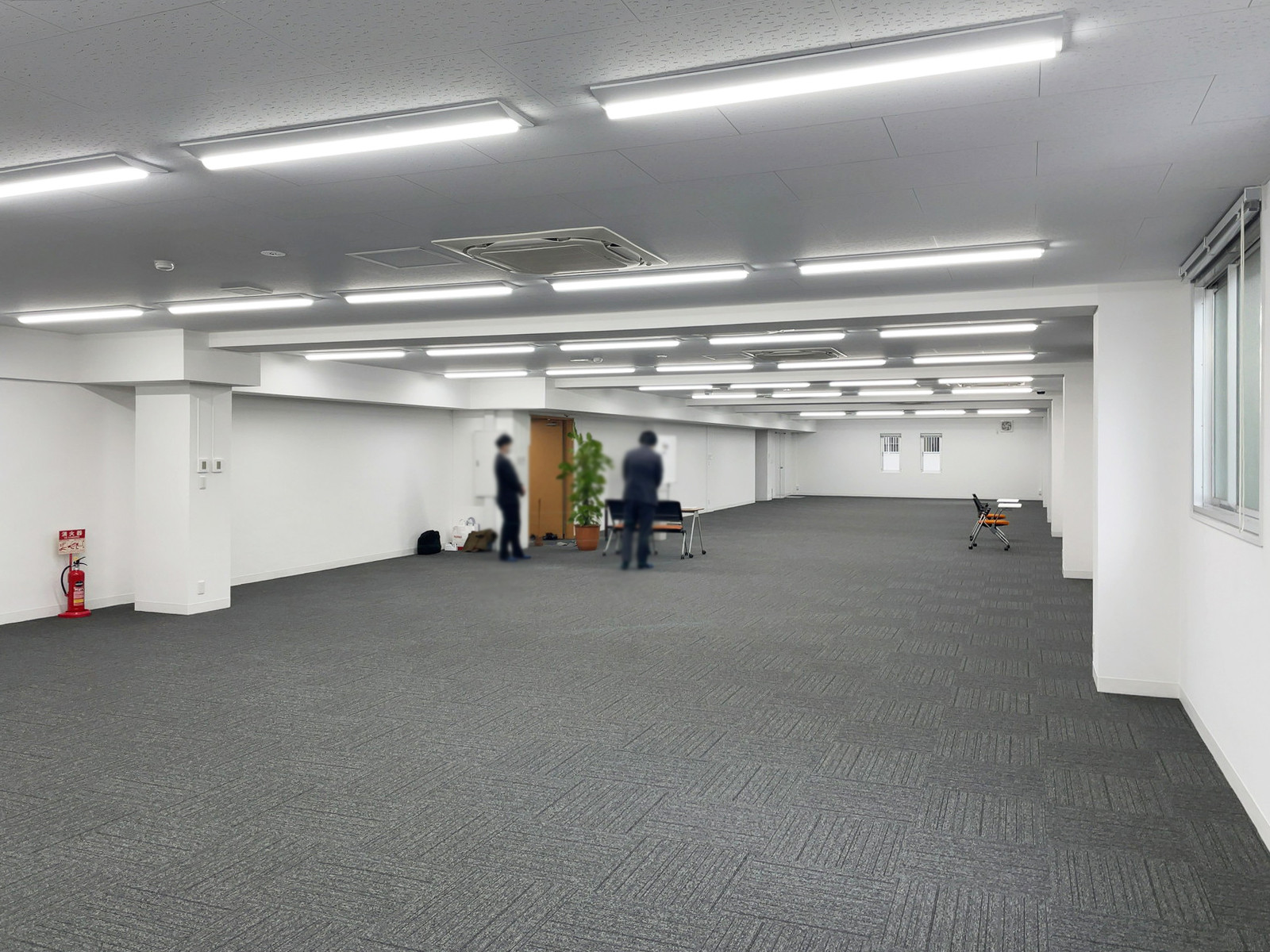 貸室奥側から見た室内