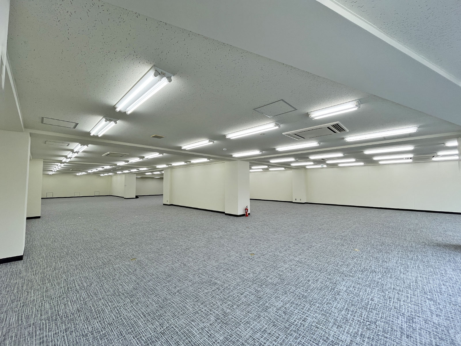 オフィス室内参考画像（2階・約118坪）
