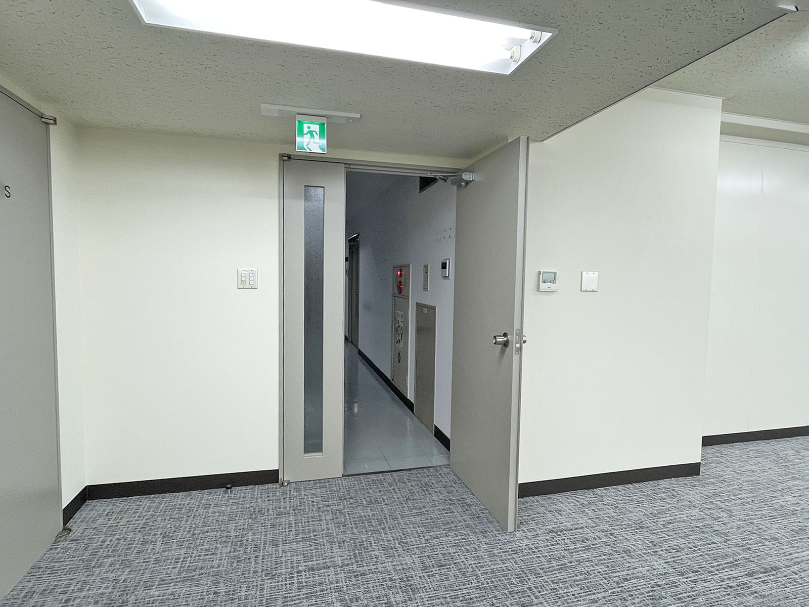 貸室出入口