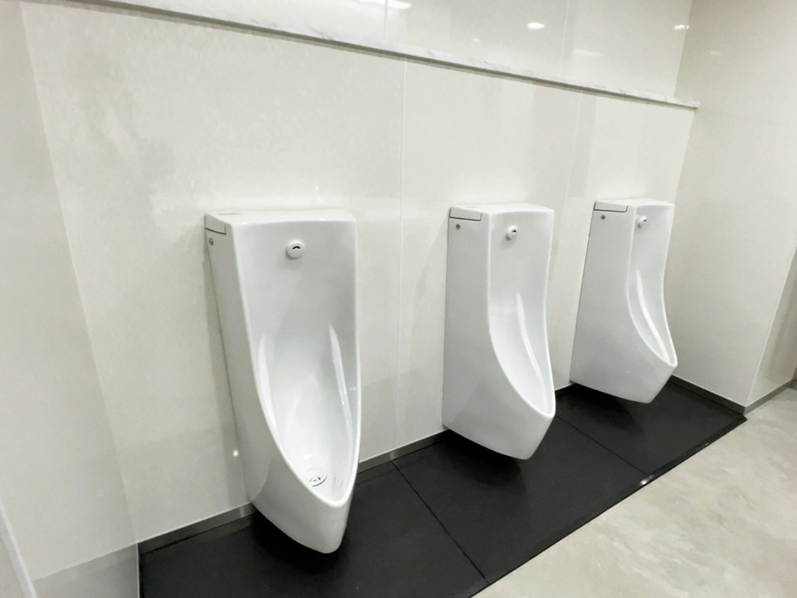 男性用トイレ