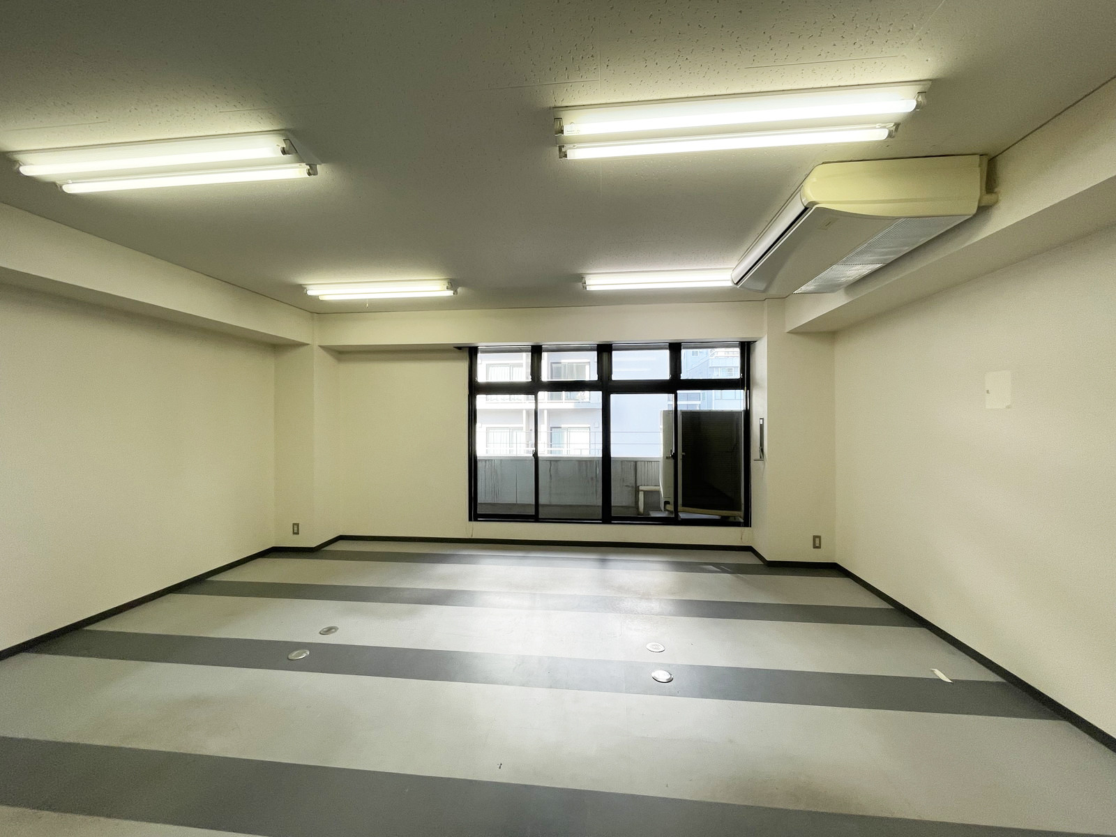 オフィス室内参考画像