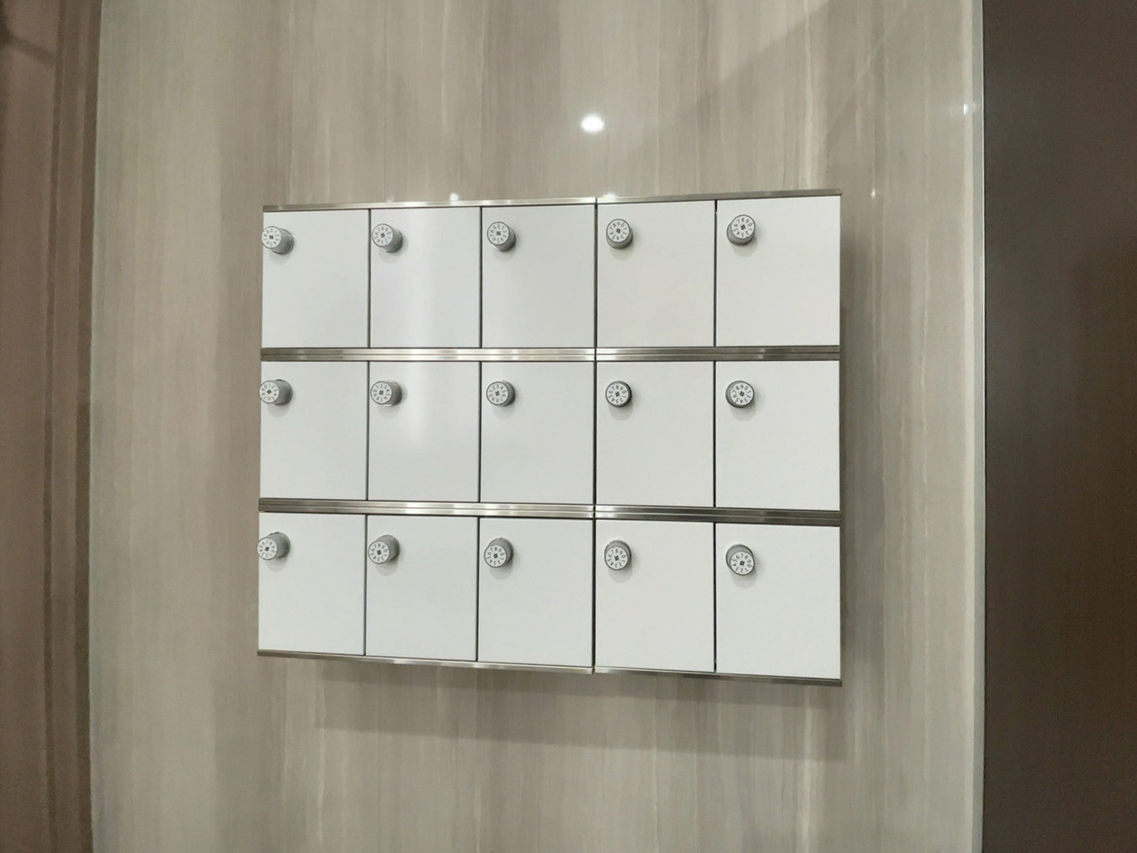 女性用トイレの小物入れ