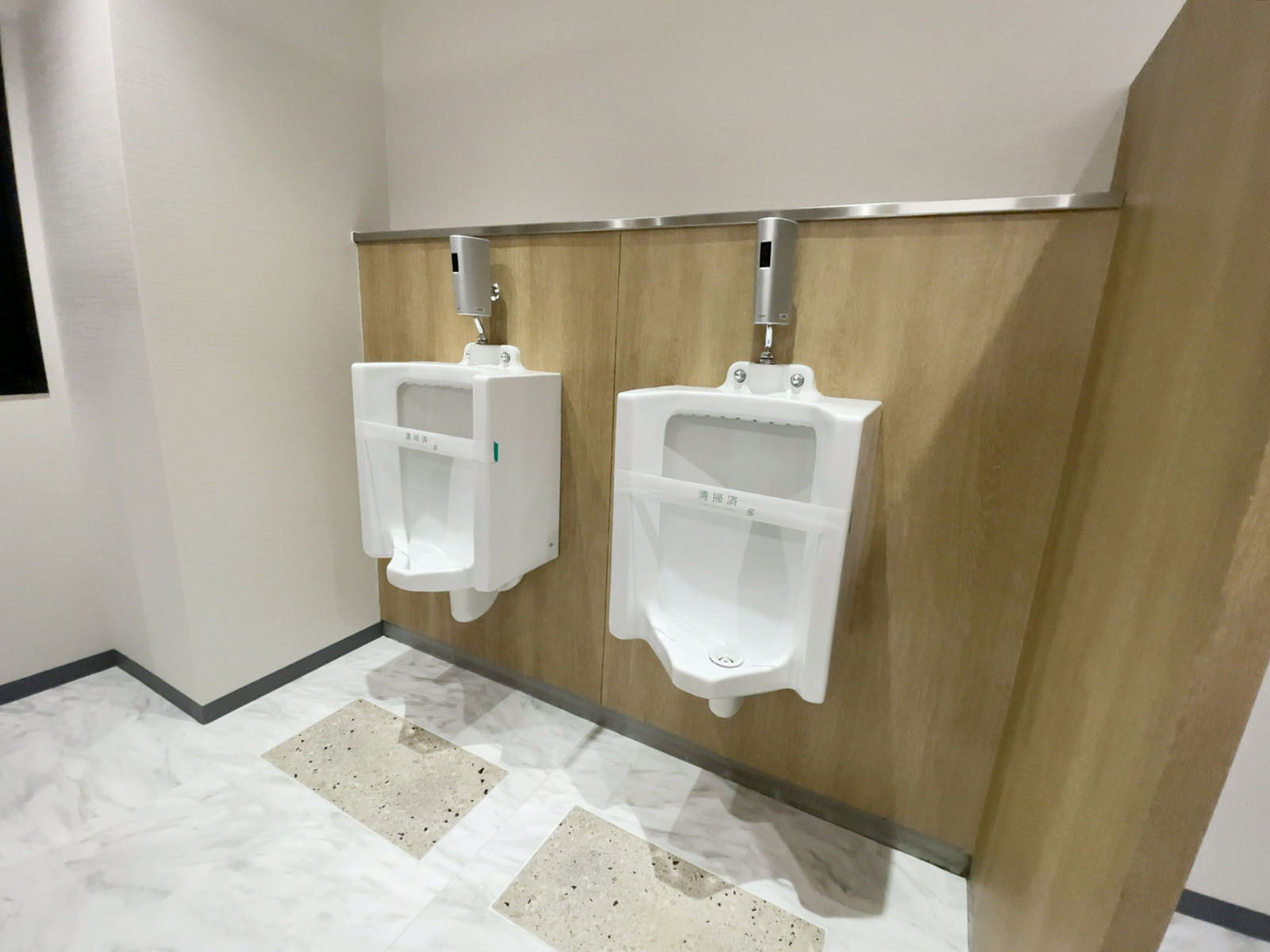 男性用トイレ