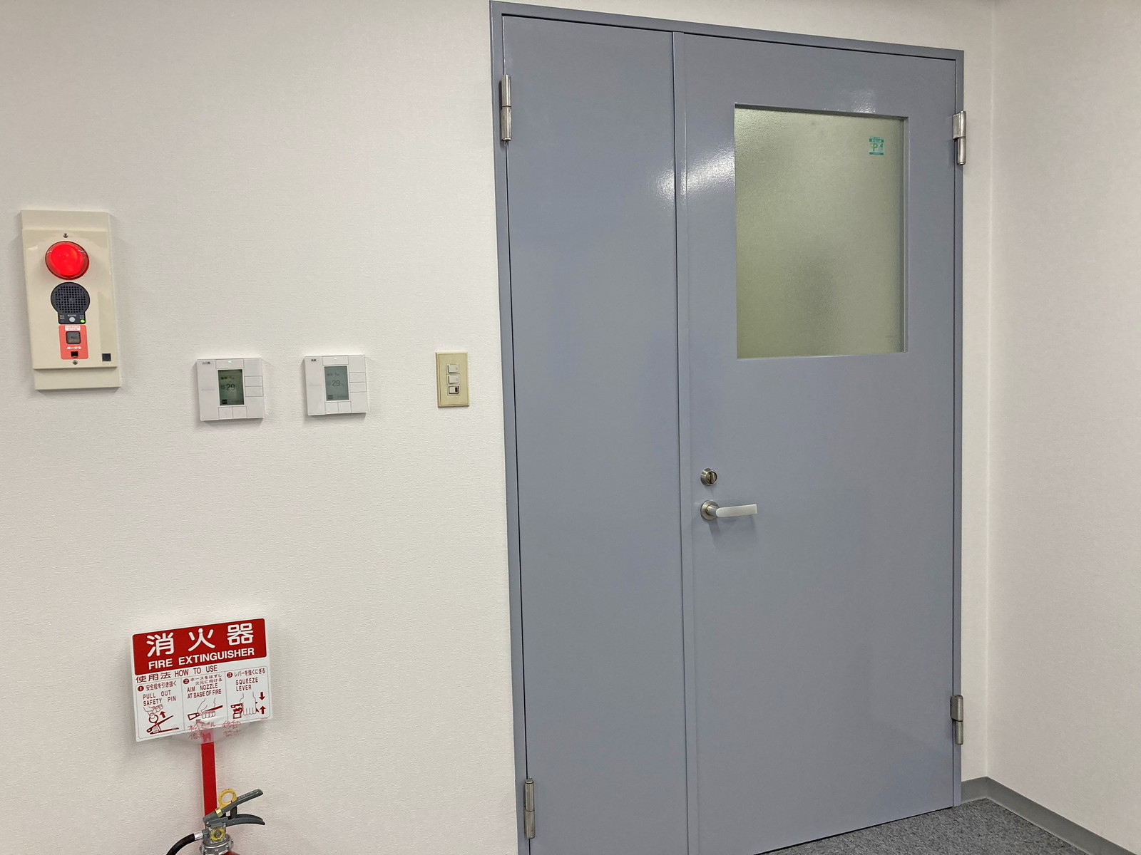 フロア出入り口