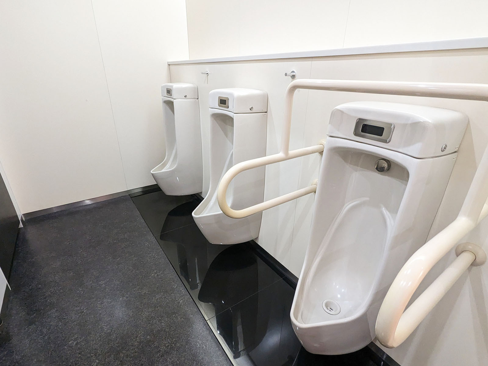男性用トイレ