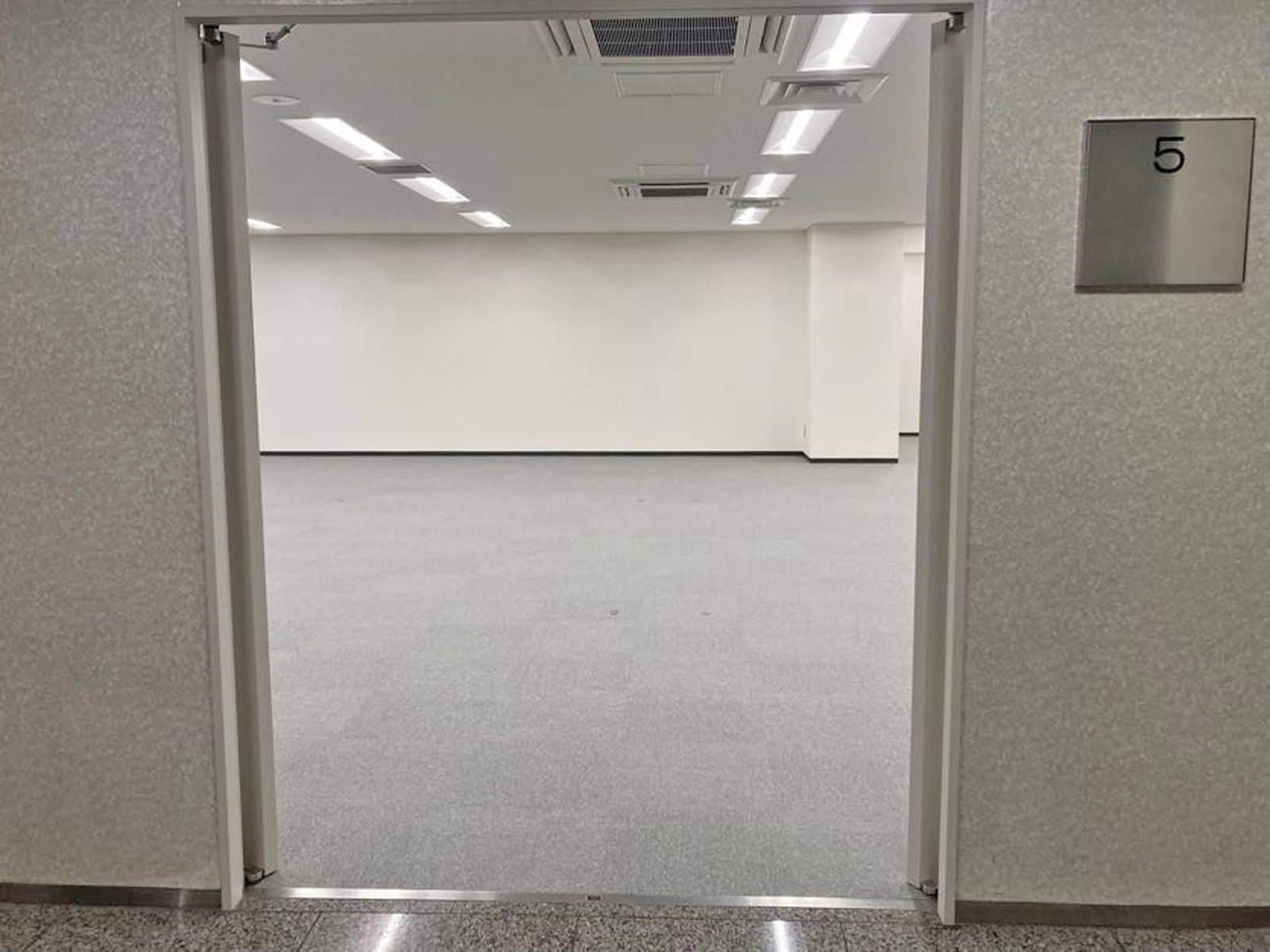 貸室出入り口