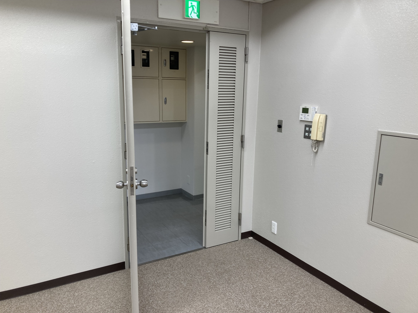 貸室出入口
