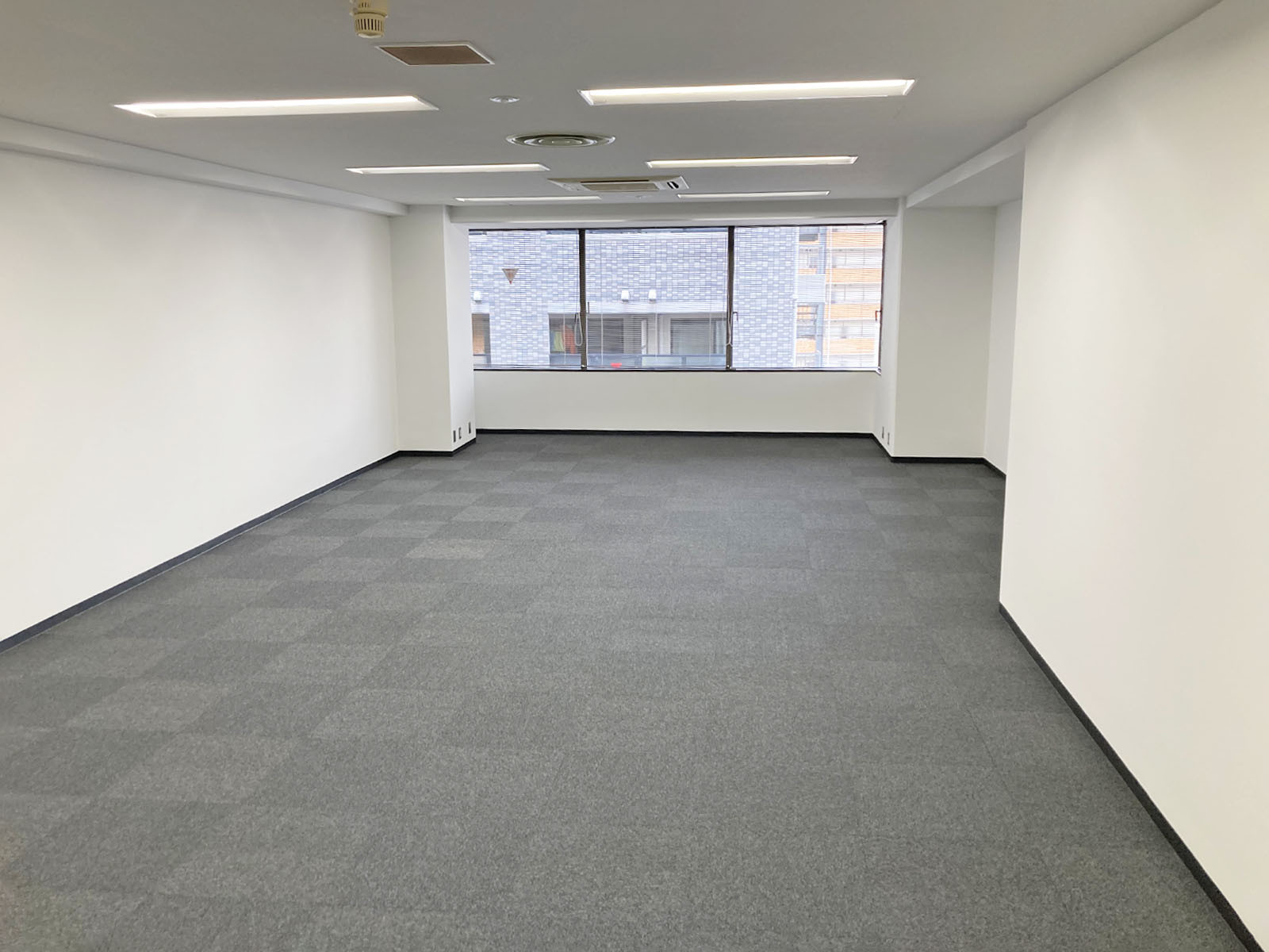 オフィス室内参考画像（8階・約20坪）