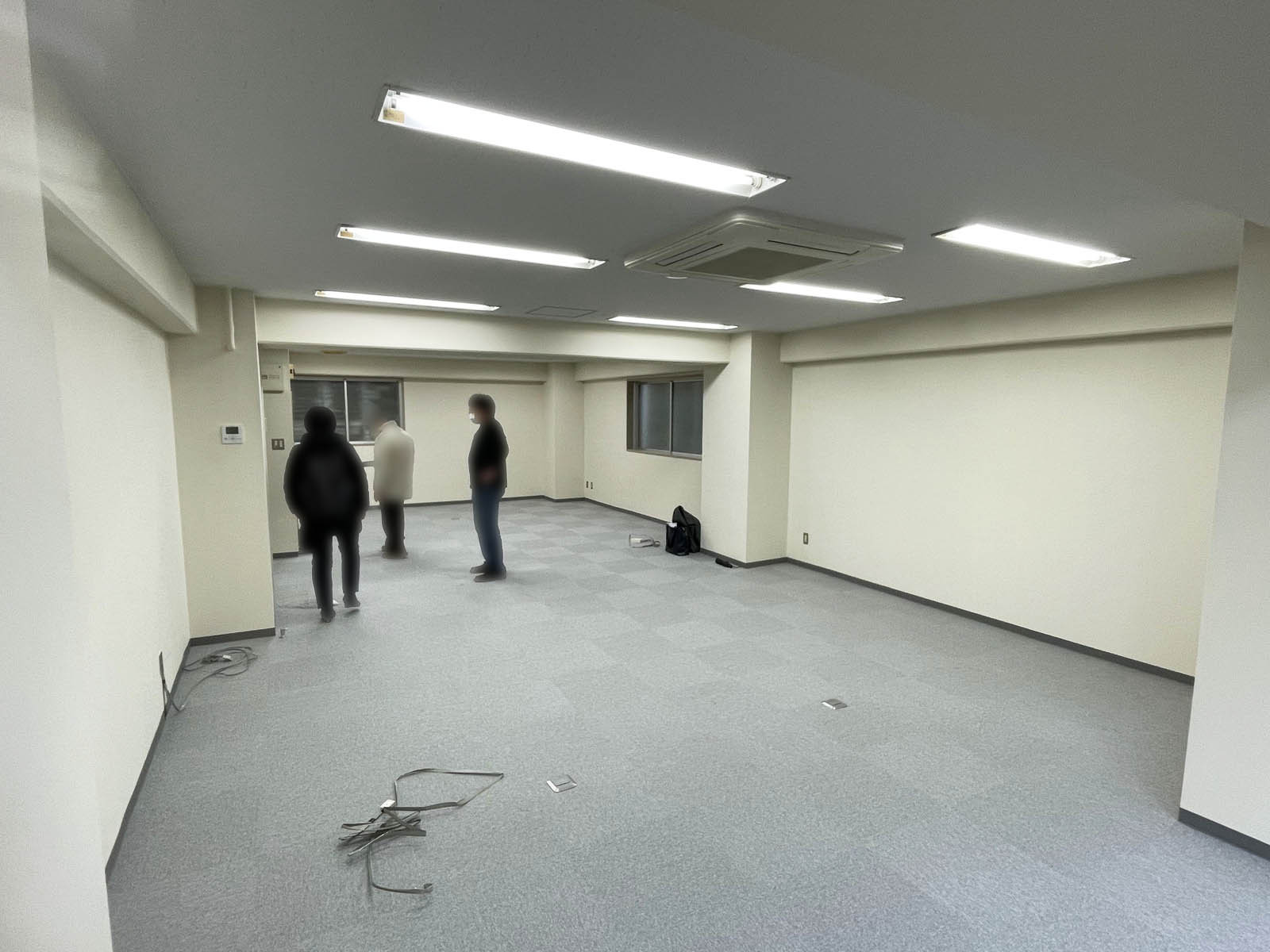 貸室奥側から見た室内