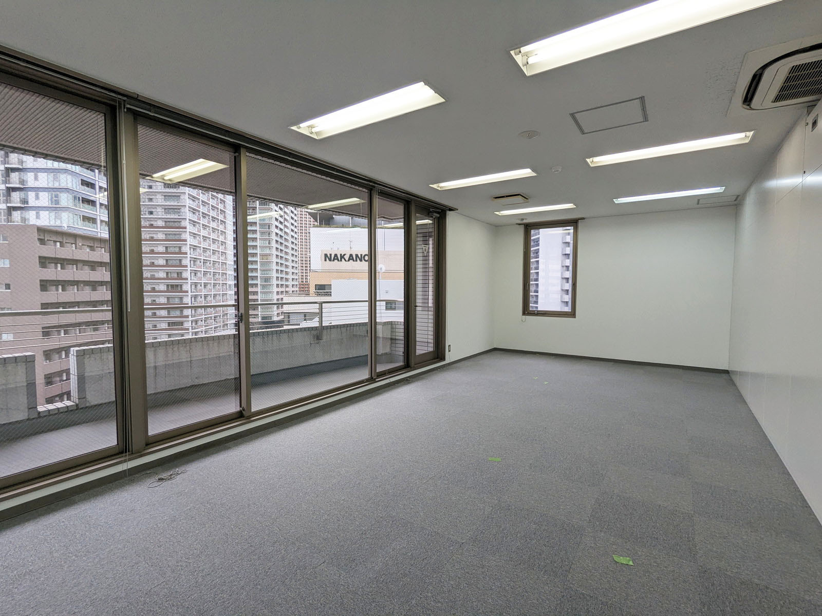 隣の部屋