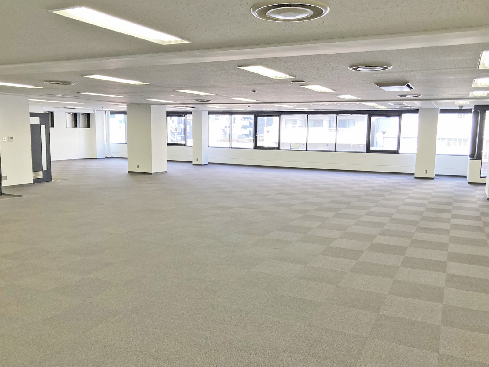 オフィス室内参考画像（8階・約108坪）