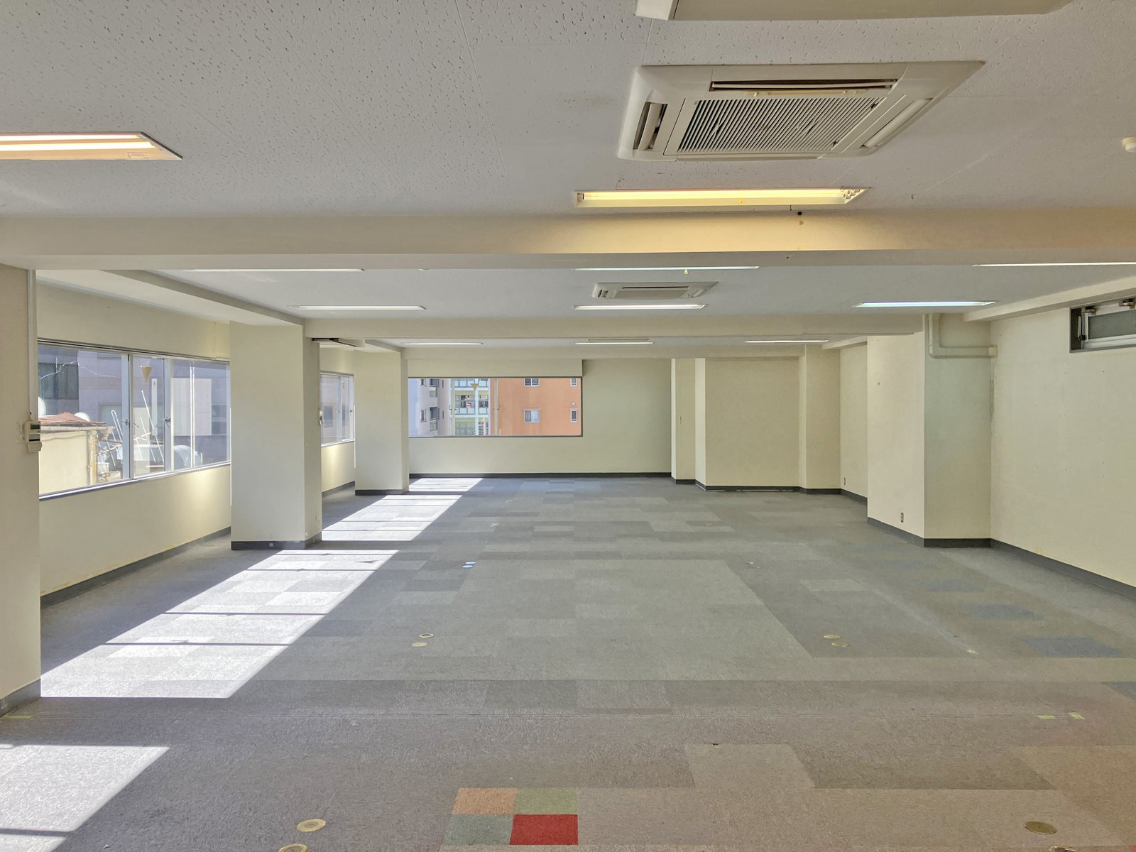 オフィス室内参考画像