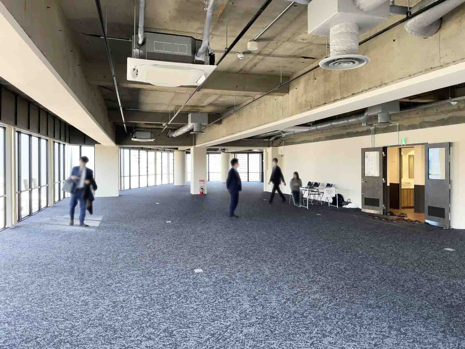 貸室奥側から見た室内